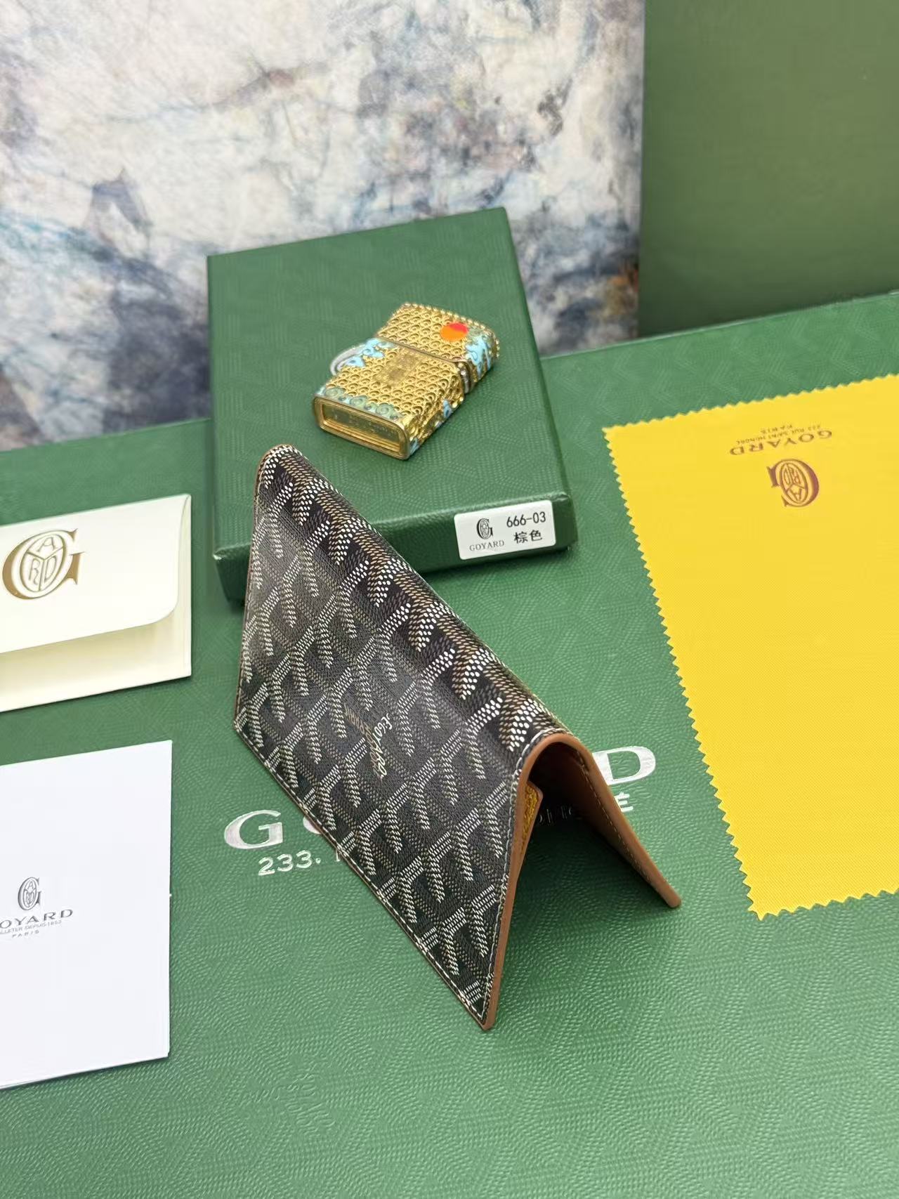 Goyard左边卡位四格护照夹，官网1:1顶级材质手工精细，11个颜色现货供应， 质感直接拉满， 放现金，薄身不站位置，