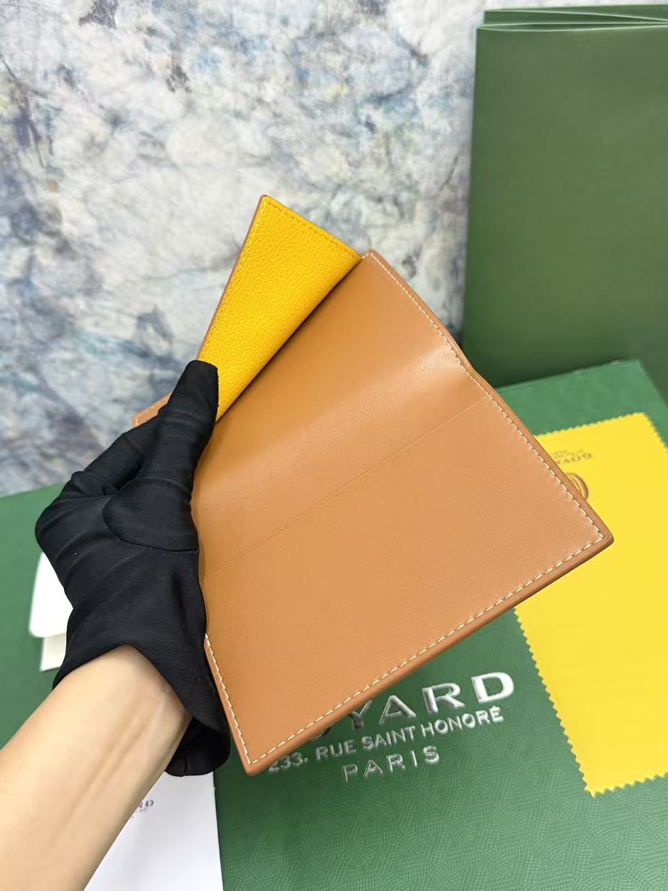 Goyard左边卡位四格护照夹，官网1:1顶级材质手工精细，11个颜色现货供应， 质感直接拉满， 放现金，薄身不站位置，