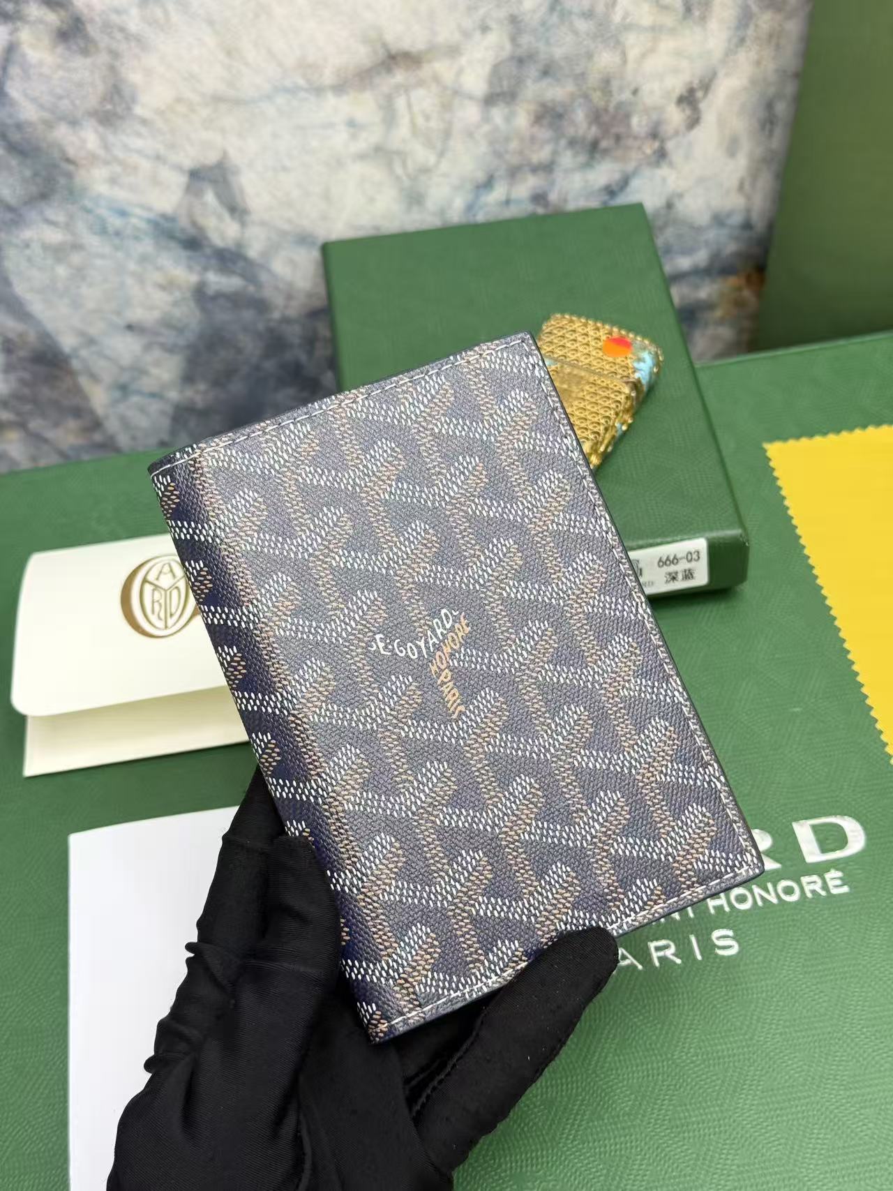 Goyard左边卡位四格护照夹,官网1:1顶级材质手工精细,11个颜色现货供应, 质感直接拉满, 放现金,薄身不站位置, Goyard左边卡位四格护照夹,官网1:1顶级材质手工精细,11个颜色现货供应, 质感直接拉满, 放现金,薄身不站位置,
