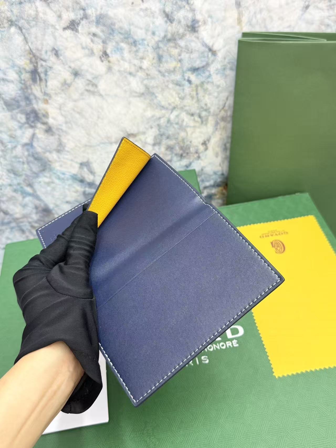 Goyard左边卡位四格护照夹,官网1:1顶级材质手工精细,11个颜色现货供应, 质感直接拉满, 放现金,薄身不站位置, Goyard左边卡位四格护照夹,官网1:1顶级材质手工精细,11个颜色现货供应, 质感直接拉满, 放现金,薄身不站位置,