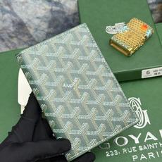 Goyard左边卡位四格护照夹,官网1:1顶级材质手工精细,11个颜色现货供应, 质感直接拉满, 放现金,薄身不站位置, Goyard左边卡位四格护照夹,官网1:1顶级材质手工精细,11个颜色现货供应, 质感直接拉满, 放现金,薄身不站位置,