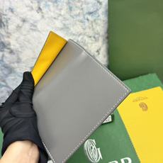 Goyard左边卡位四格护照夹,官网1:1顶级材质手工精细,11个颜色现货供应, 质感直接拉满, 放现金,薄身不站位置, Goyard左边卡位四格护照夹,官网1:1顶级材质手工精细,11个颜色现货供应, 质感直接拉满, 放现金,薄身不站位置,