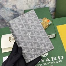 Goyard左边卡位四格护照夹,官网1:1顶级材质手工精细,11个颜色现货供应, 质感直接拉满, 放现金,薄身不站位置, Goyard左边卡位四格护照夹,官网1:1顶级材质手工精细,11个颜色现货供应, 质感直接拉满, 放现金,薄身不站位置,