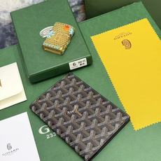 Goyard左边卡位四格护照夹,官网1:1顶级材质手工精细,11个颜色现货供应, 质感直接拉满, 放现金,薄身不站位置, Goyard左边卡位四格护照夹,官网1:1顶级材质手工精细,11个颜色现货供应, 质感直接拉满, 放现金,薄身不站位置,