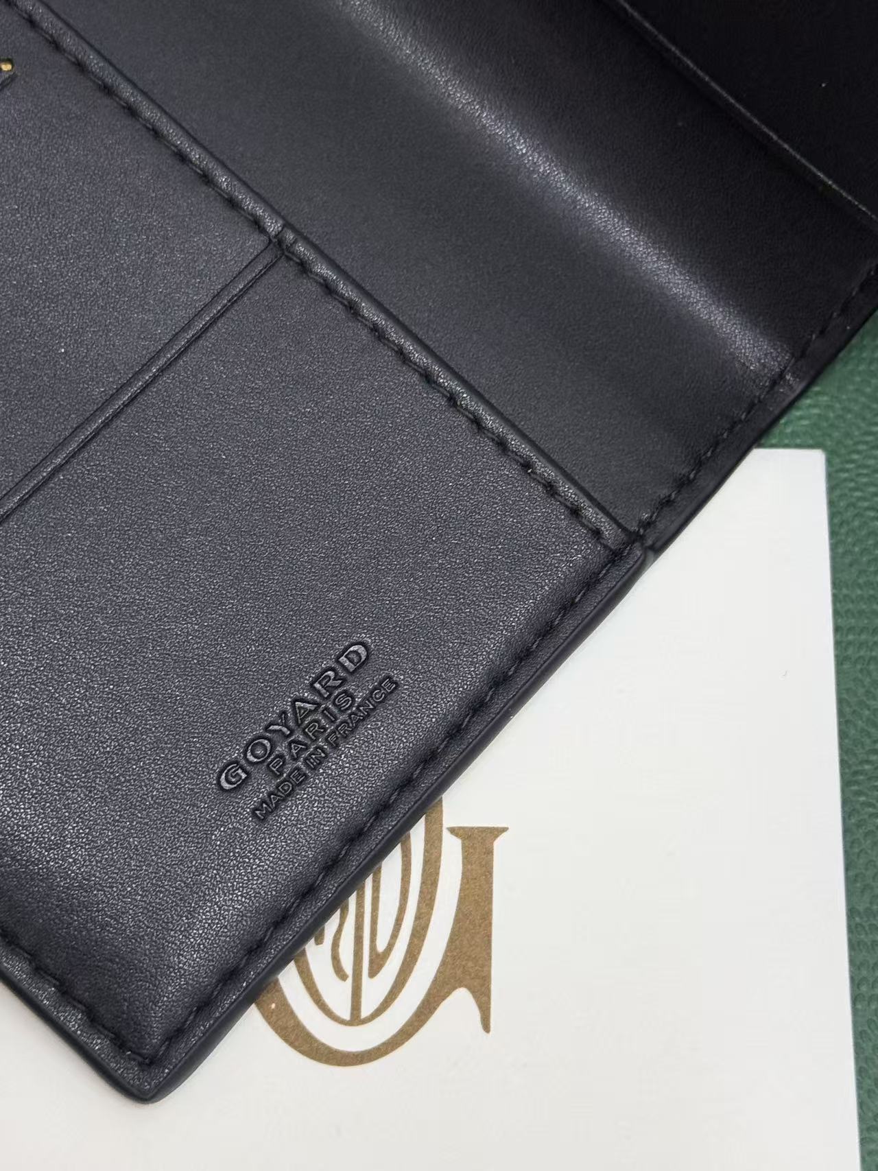Goyard左边卡位四格护照夹,官网1:1顶级材质手工精细,11个颜色现货供应, 质感直接拉满, 放现金,薄身不站位置, Goyard左边卡位四格护照夹,官网1:1顶级材质手工精细,11个颜色现货供应, 质感直接拉满, 放现金,薄身不站位置,
