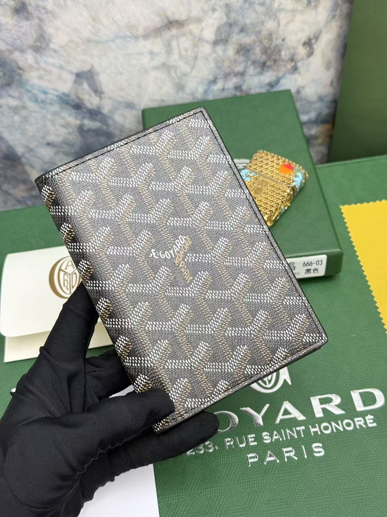 Goyard左边卡位四格护照夹,官网1:1顶级材质手工精细,11个颜色现货供应, 质感直接拉满, 放现金,薄身不站位置, Goyard左边卡位四格护照夹,官网1:1顶级材质手工精细,11个颜色现货供应, 质感直接拉满, 放现金,薄身不站位置,