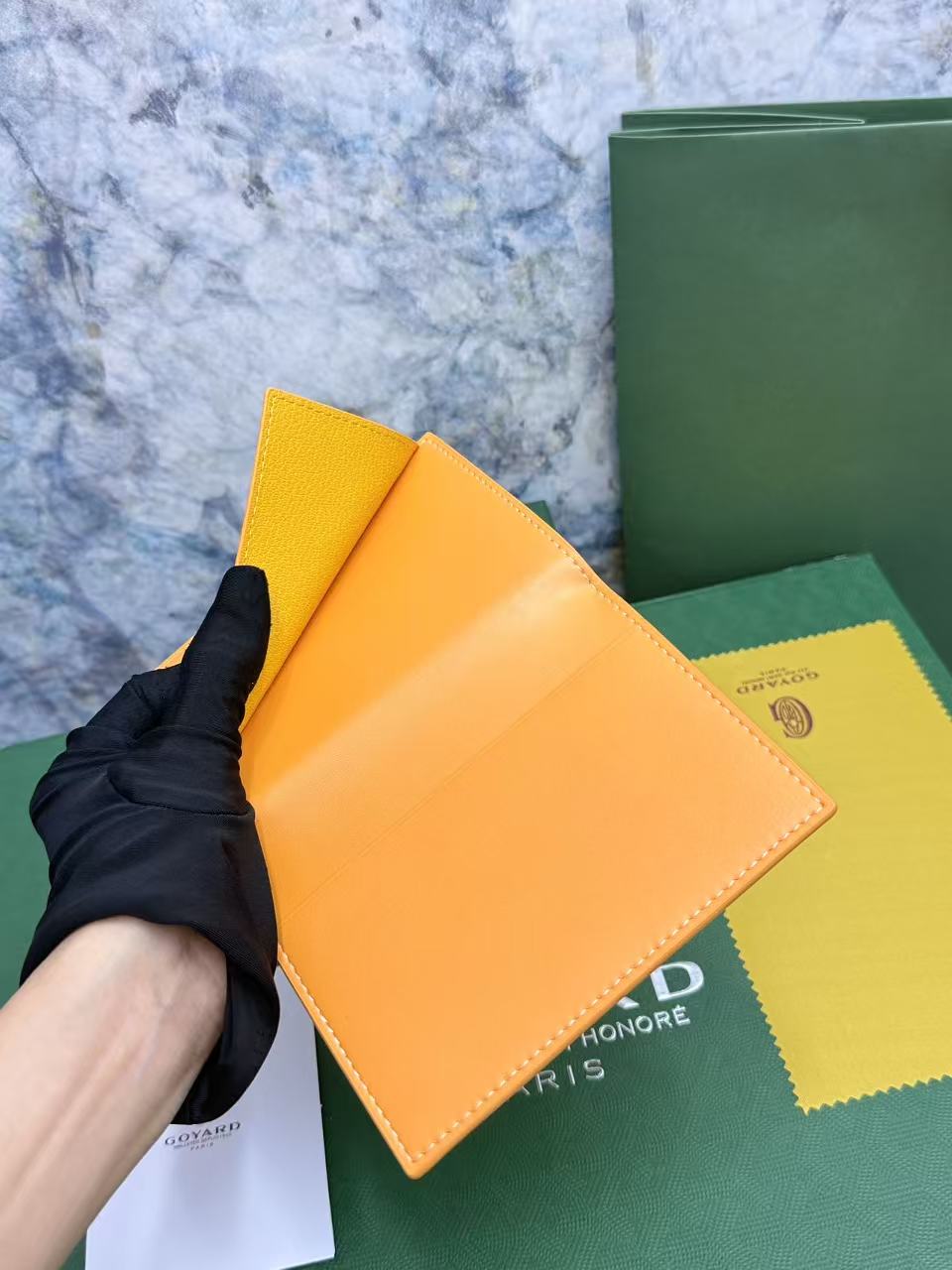 Goyard左边卡位四格护照夹,官网1:1顶级材质手工精细,11个颜色现货供应, 质感直接拉满, 放现金,薄身不站位置, Goyard左边卡位四格护照夹,官网1:1顶级材质手工精细,11个颜色现货供应, 质感直接拉满, 放现金,薄身不站位置,