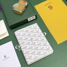 Goyard左边卡位四格护照夹,官网1:1顶级材质手工精细,11个颜色现货供应, 质感直接拉满, 放现金,薄身不站位置, Goyard左边卡位四格护照夹,官网1:1顶级材质手工精细,11个颜色现货供应, 质感直接拉满, 放现金,薄身不站位置,