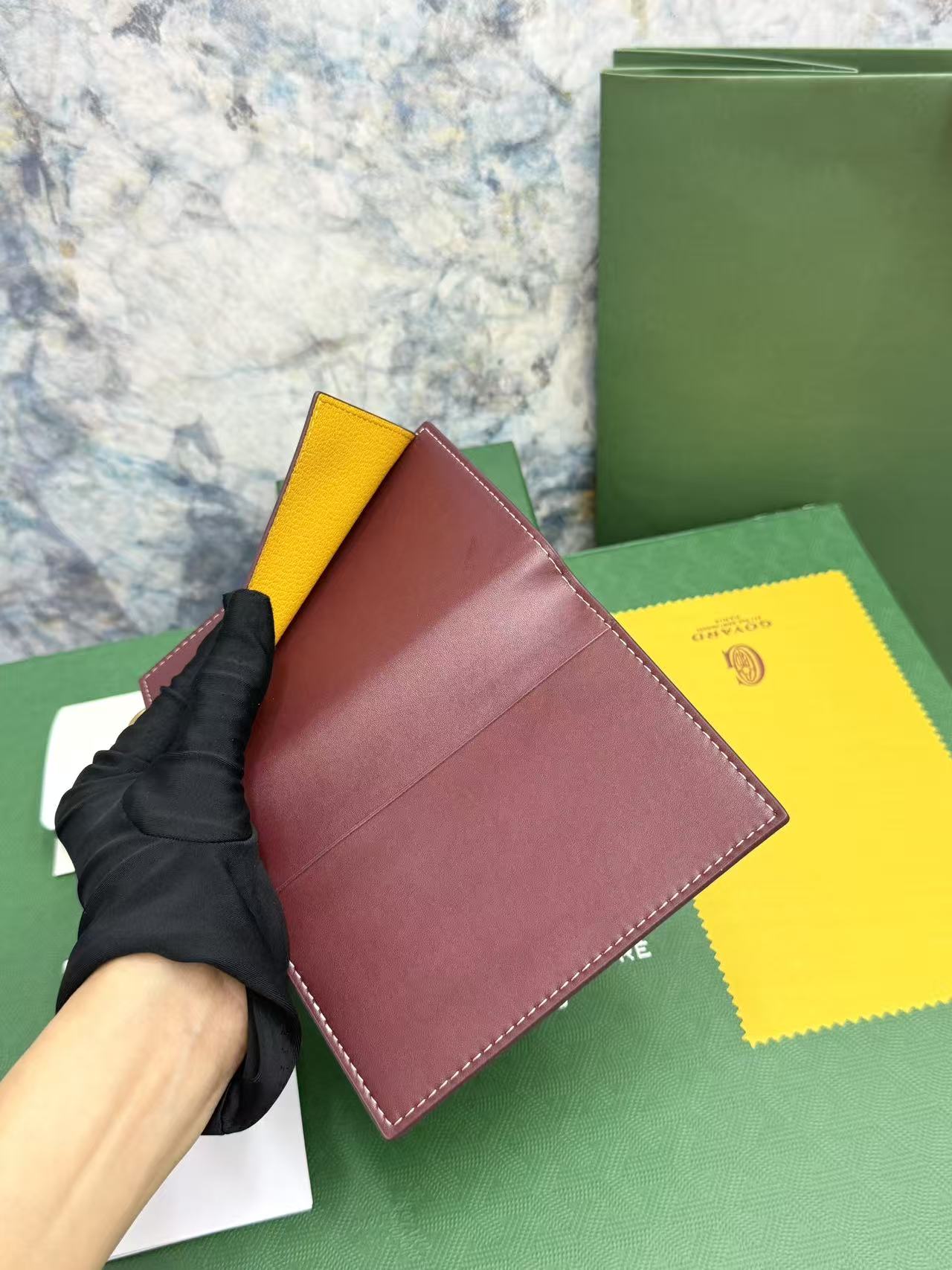 Goyard左边卡位四格护照夹,官网1:1顶级材质手工精细,11个颜色现货供应, 质感直接拉满, 放现金,薄身不站位置, Goyard左边卡位四格护照夹,官网1:1顶级材质手工精细,11个颜色现货供应, 质感直接拉满, 放现金,薄身不站位置,