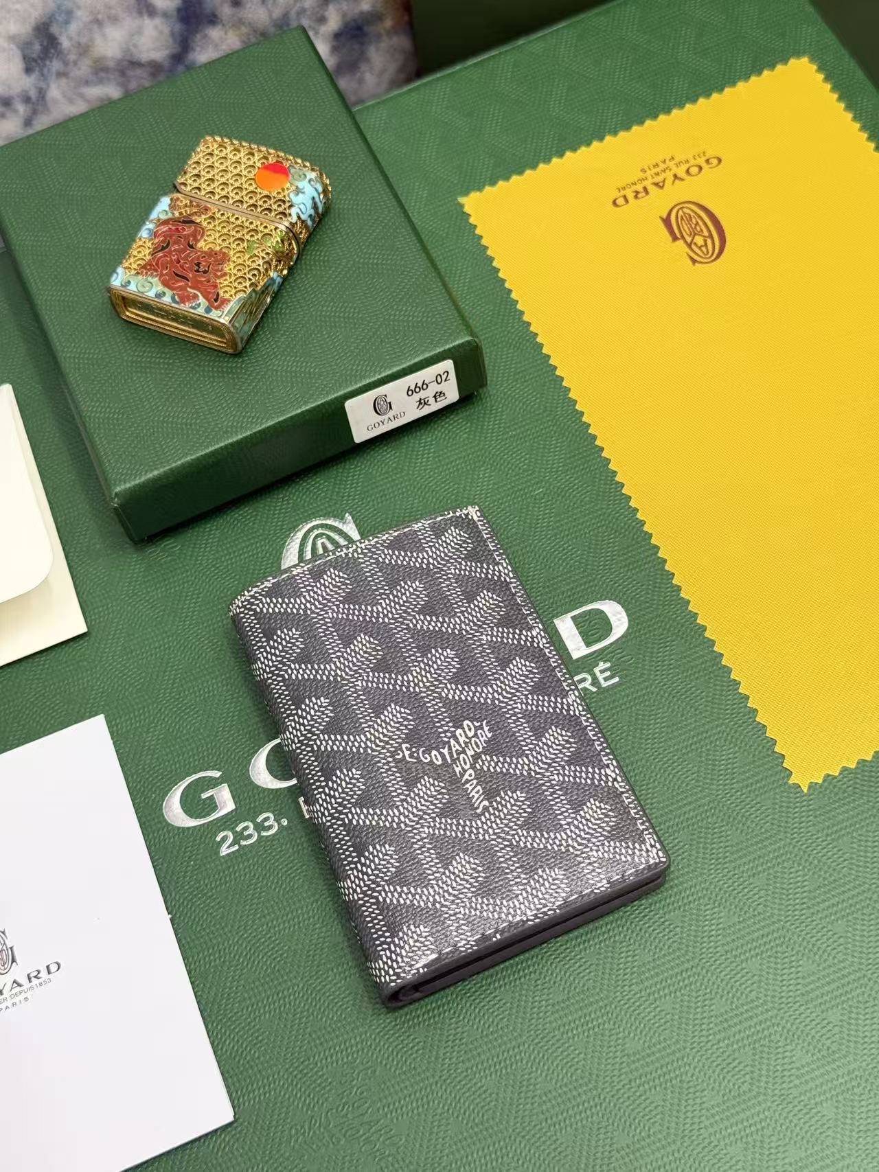 Goyard对折卡包 日常搭配必备单品,官网1:1顶级材质手工精细,11个颜色现货供应, SAINT-PIERRE卡夹的 Goyard对折卡包 日常搭配必备单品,官网1:1顶级材质手工精细,11个颜色现货供应, SAINT-PIERRE卡夹的