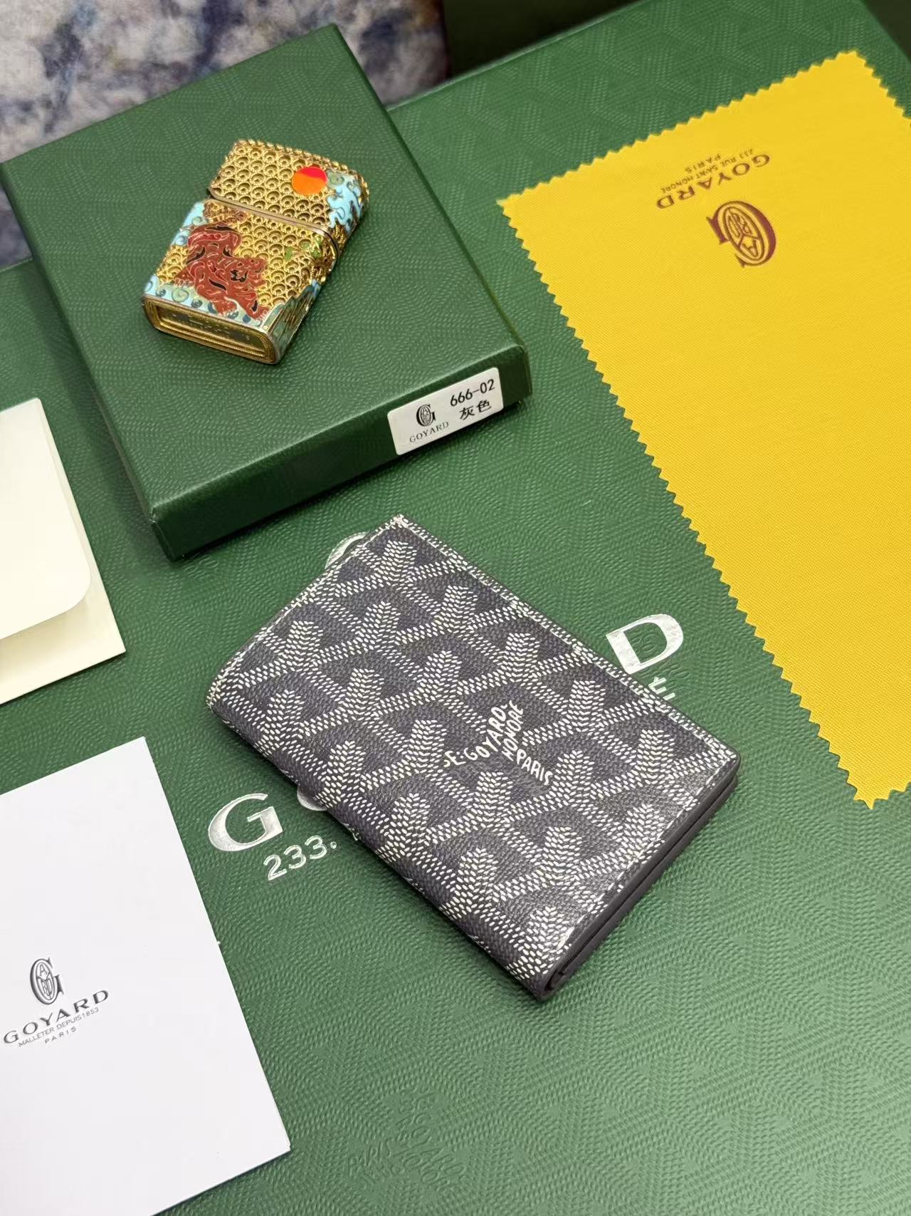 Goyard对折卡包 日常搭配必备单品,官网1:1顶级材质手工精细,11个颜色现货供应, SAINT-PIERRE卡夹的 Goyard对折卡包 日常搭配必备单品,官网1:1顶级材质手工精细,11个颜色现货供应, SAINT-PIERRE卡夹的