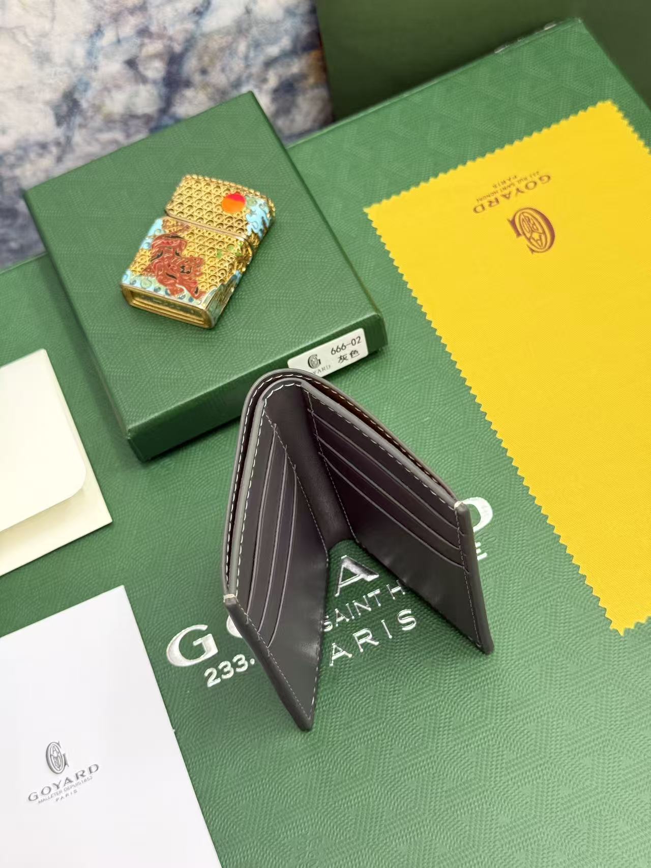 Goyard对折卡包 日常搭配必备单品,官网1:1顶级材质手工精细,11个颜色现货供应, SAINT-PIERRE卡夹的 Goyard对折卡包 日常搭配必备单品,官网1:1顶级材质手工精细,11个颜色现货供应, SAINT-PIERRE卡夹的