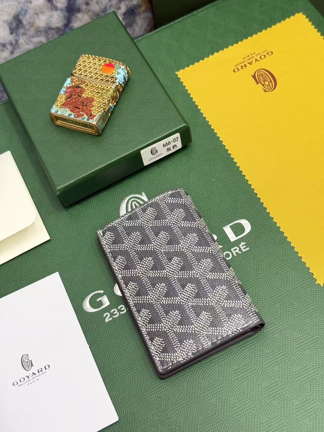 Goyard对折卡包 日常搭配必备单品,官网1:1顶级材质手工精细,11个颜色现货供应, SAINT-PIERRE卡夹的 Goyard对折卡包 日常搭配必备单品,官网1:1顶级材质手工精细,11个颜色现货供应, SAINT-PIERRE卡夹的