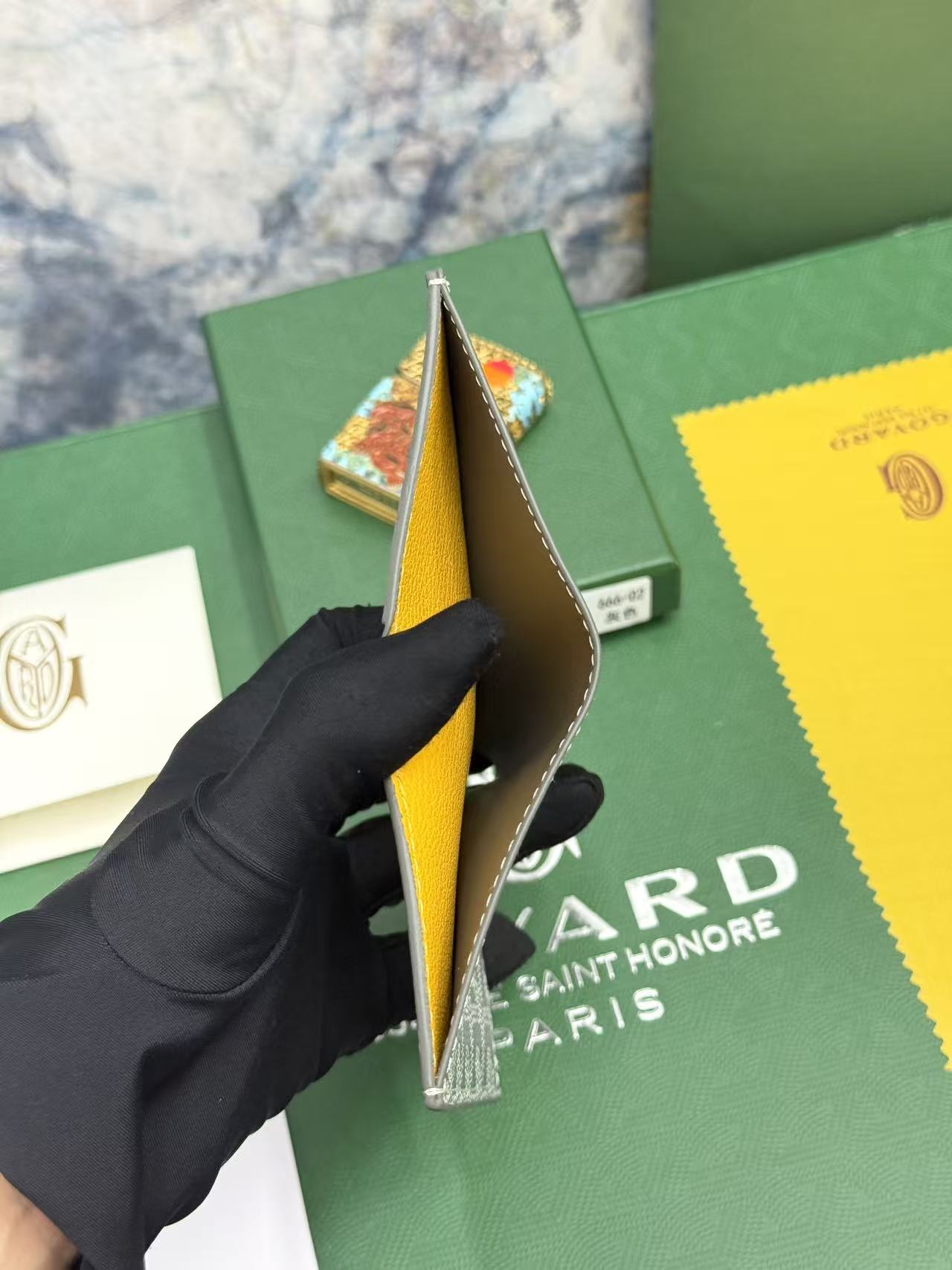 Goyard对折卡包 日常搭配必备单品,官网1:1顶级材质手工精细,11个颜色现货供应, SAINT-PIERRE卡夹的 Goyard对折卡包 日常搭配必备单品,官网1:1顶级材质手工精细,11个颜色现货供应, SAINT-PIERRE卡夹的