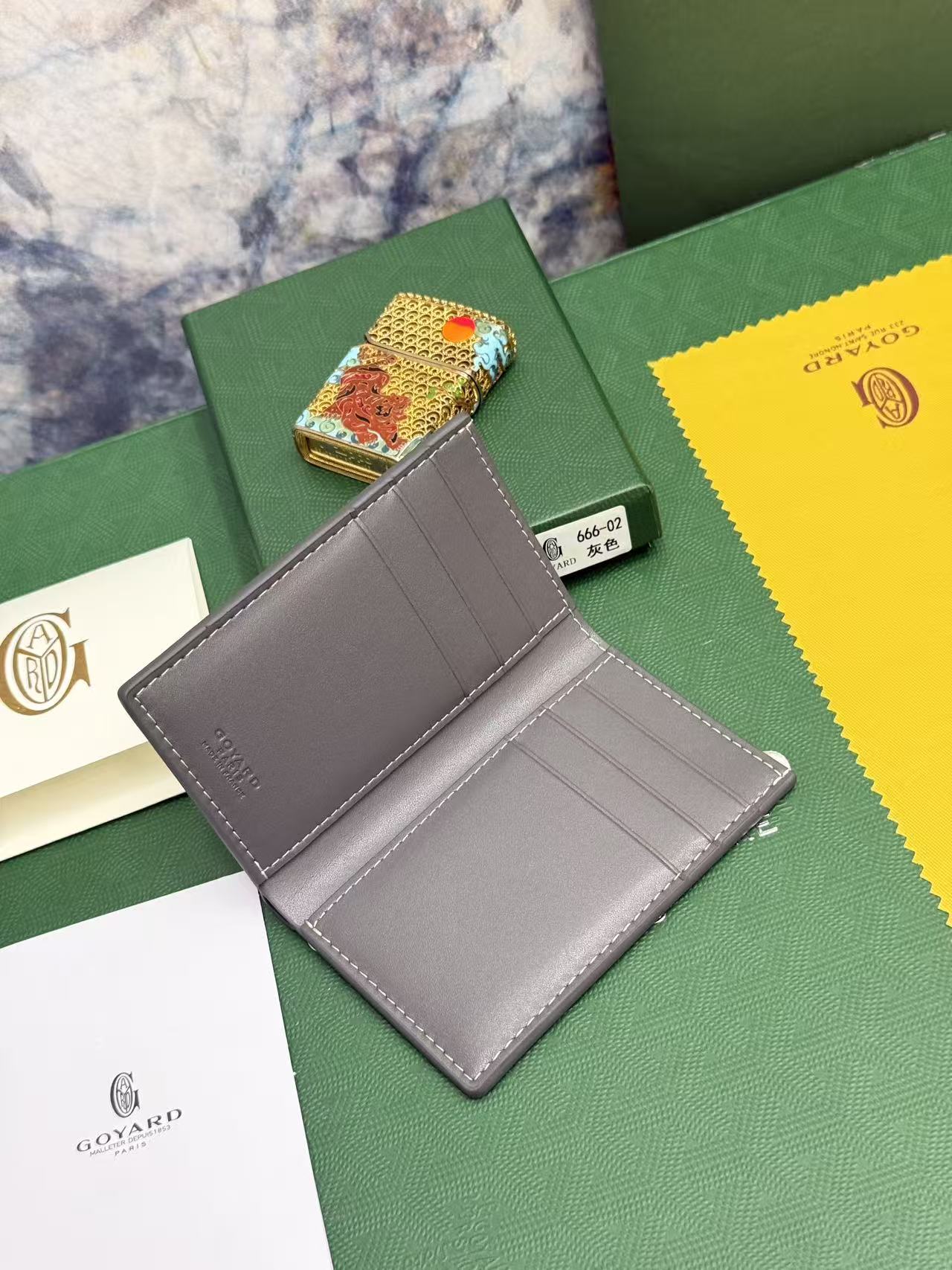 Goyard对折卡包 日常搭配必备单品,官网1:1顶级材质手工精细,11个颜色现货供应, SAINT-PIERRE卡夹的 Goyard对折卡包 日常搭配必备单品,官网1:1顶级材质手工精细,11个颜色现货供应, SAINT-PIERRE卡夹的