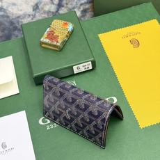 Goyard对折卡包 日常搭配必备单品,官网1:1顶级材质手工精细,11个颜色现货供应, SAINT-PIERRE卡夹的 Goyard对折卡包 日常搭配必备单品,官网1:1顶级材质手工精细,11个颜色现货供应, SAINT-PIERRE卡夹的