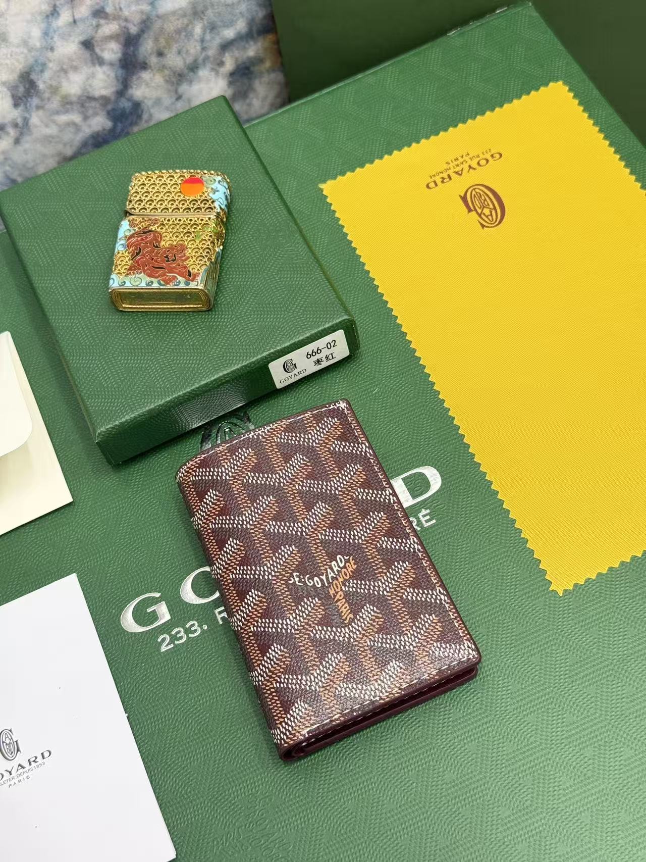 Goyard对折卡包 日常搭配必备单品,官网1:1顶级材质手工精细,11个颜色现货供应, SAINT-PIERRE卡夹的 Goyard对折卡包 日常搭配必备单品,官网1:1顶级材质手工精细,11个颜色现货供应, SAINT-PIERRE卡夹的