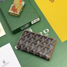 Goyard对折卡包 日常搭配必备单品,官网1:1顶级材质手工精细,11个颜色现货供应, SAINT-PIERRE卡夹的 Goyard对折卡包 日常搭配必备单品,官网1:1顶级材质手工精细,11个颜色现货供应, SAINT-PIERRE卡夹的