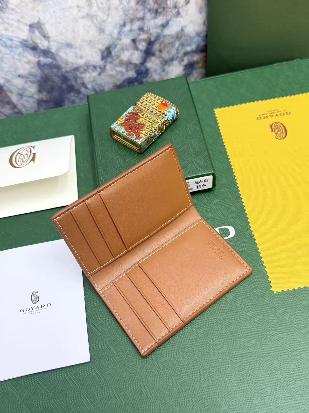 Goyard对折卡包 日常搭配必备单品,官网1:1顶级材质手工精细,11个颜色现货供应, SAINT-PIERRE卡夹的 Goyard对折卡包 日常搭配必备单品,官网1:1顶级材质手工精细,11个颜色现货供应, SAINT-PIERRE卡夹的