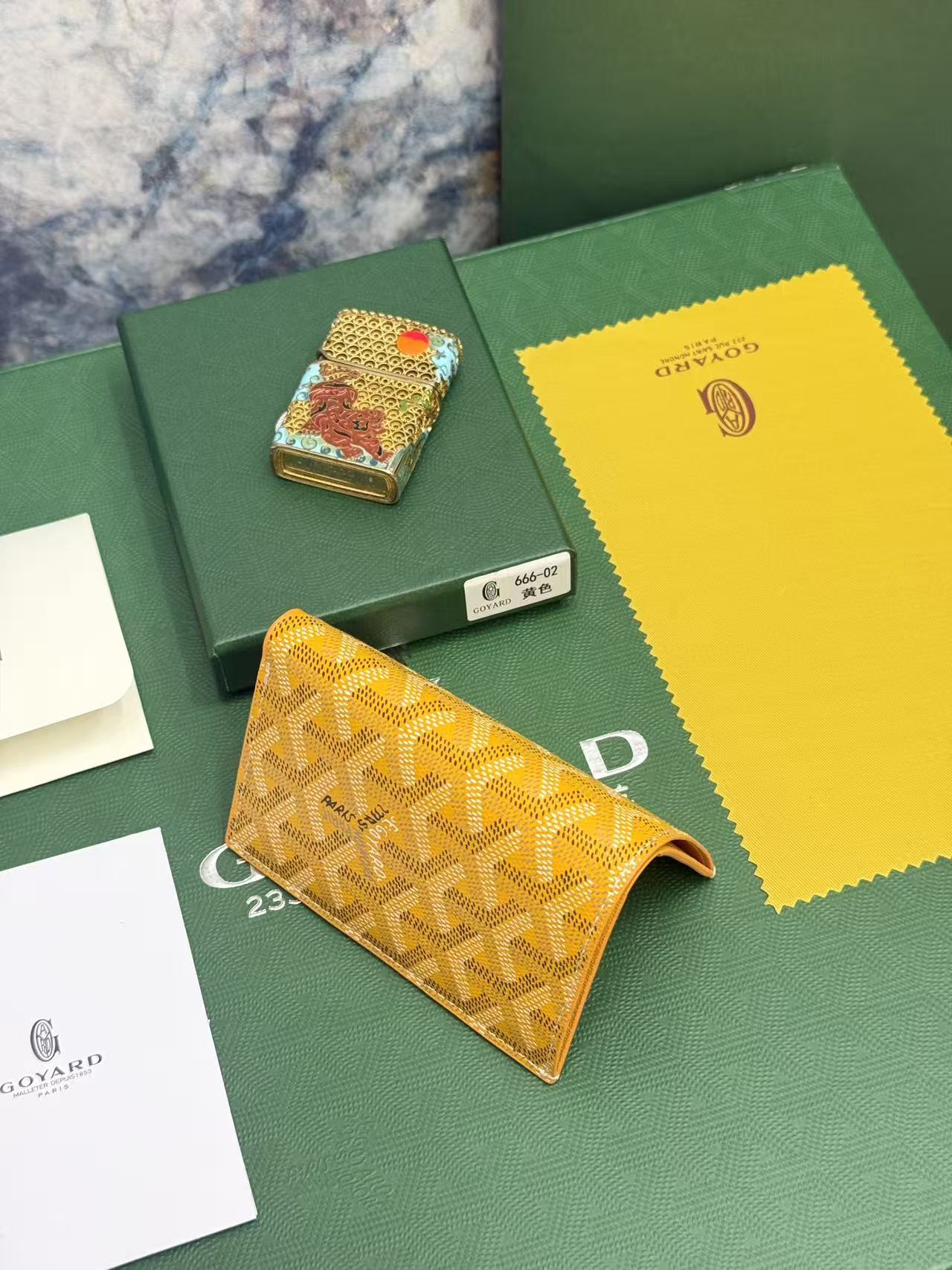 Goyard对折卡包 日常搭配必备单品,官网1:1顶级材质手工精细,11个颜色现货供应, SAINT-PIERRE卡夹的 Goyard对折卡包 日常搭配必备单品,官网1:1顶级材质手工精细,11个颜色现货供应, SAINT-PIERRE卡夹的