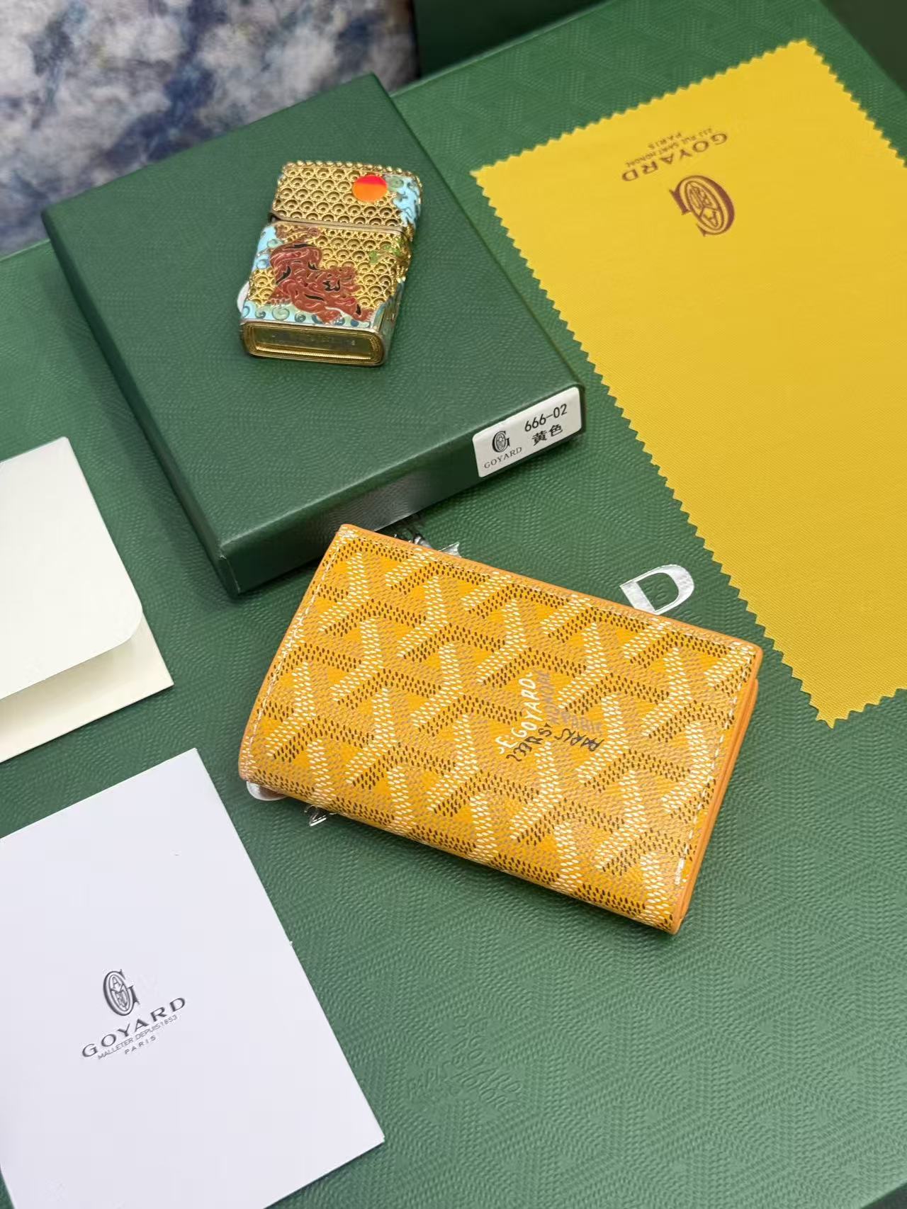 Goyard对折卡包 日常搭配必备单品,官网1:1顶级材质手工精细,11个颜色现货供应, SAINT-PIERRE卡夹的 Goyard对折卡包 日常搭配必备单品,官网1:1顶级材质手工精细,11个颜色现货供应, SAINT-PIERRE卡夹的
