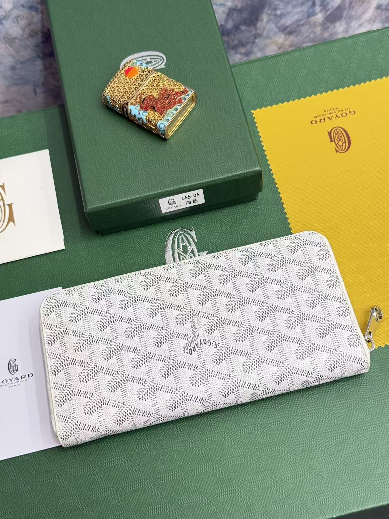 戈雅长款拉链包：含有12个卡槽、中央拉链袋口和两个大储物格、可放卡片、纸钞、硬币和其他日常证件 灰白色尺寸：20x11x