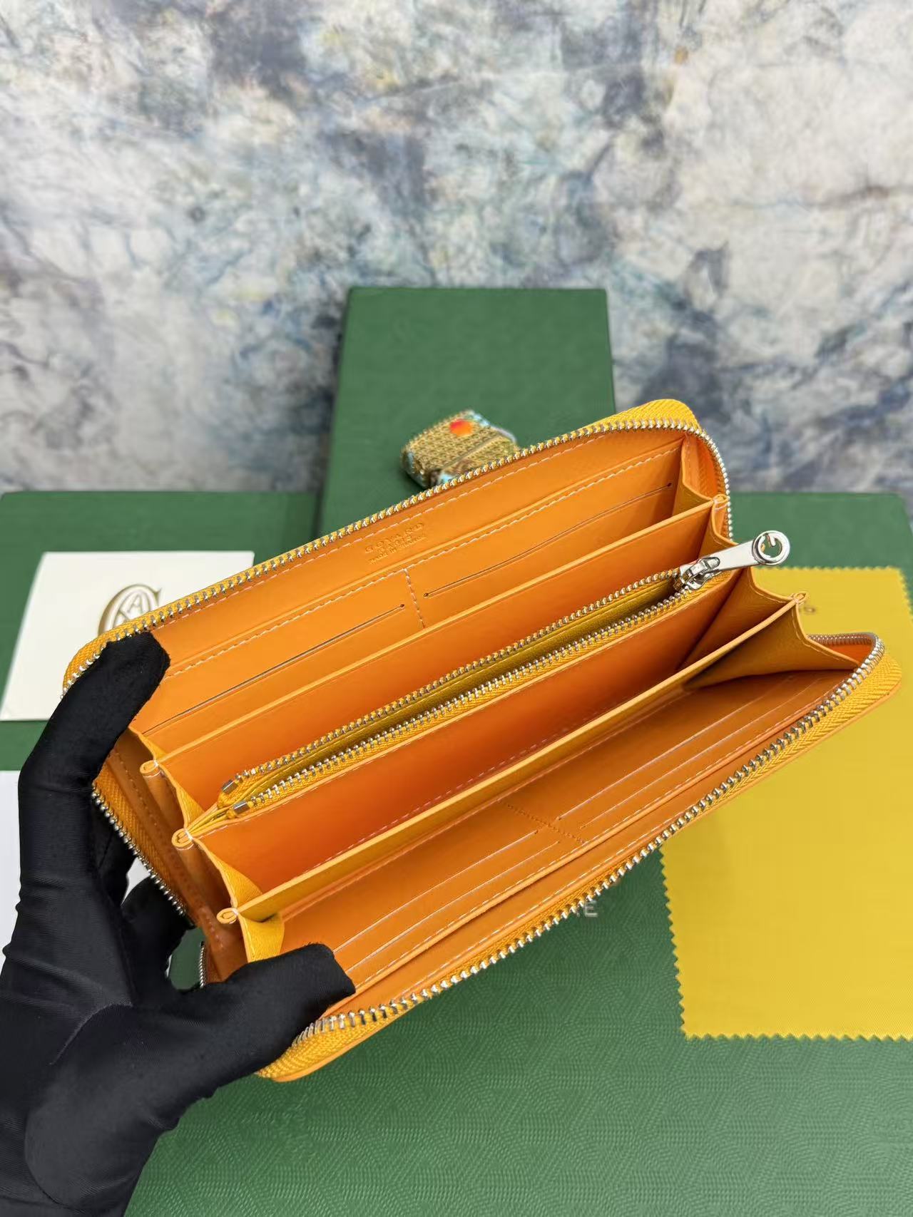戈雅长款拉链包：含有12个卡槽、中央拉链袋口和两个大储物格、可放卡片、纸钞、硬币和其他日常证件 黄色🟡尺寸：20x11x
