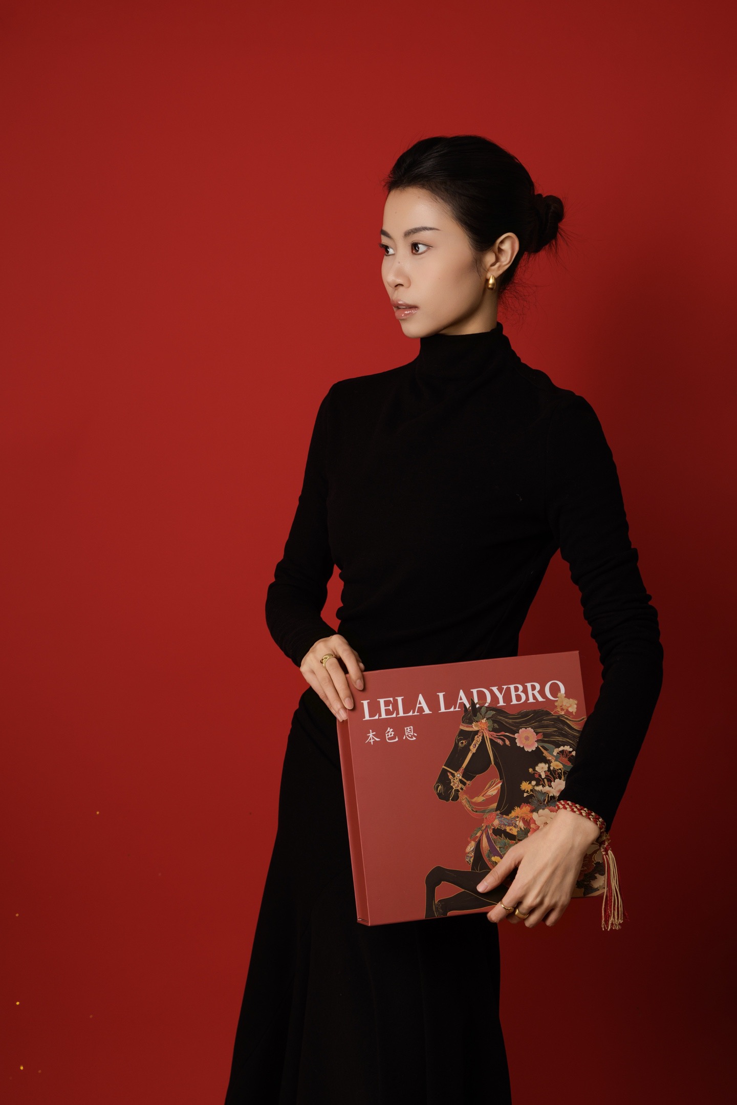 fragrance accompanies the warmth of the yearJinma Nafu Limited - Perfume 4