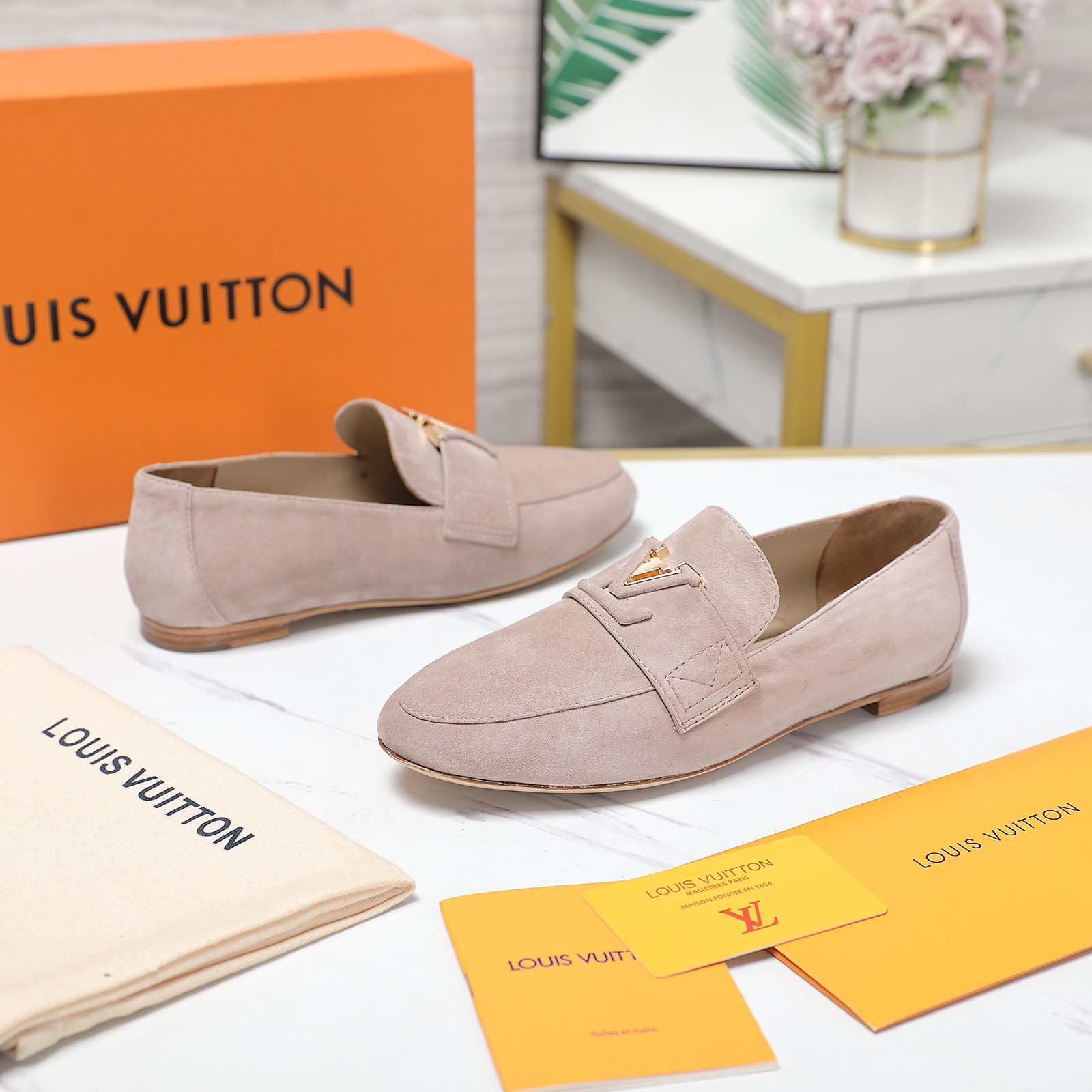 Louis Vuitton Women's Suede Loafers with LV Logo - Comfortable & Stylish 8 a1698689557514 0088