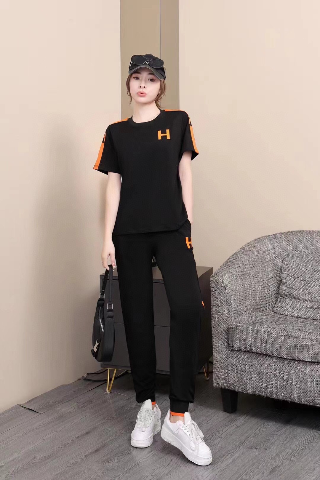 Hermes Roupa Calças Camiseta “Roupas de Duas P eças & Conjuntos Combinando” Réplica por atacado
 Preto Vermelho Branco Manga Curta