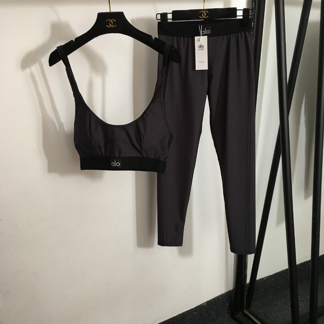 Alo Yoga Set: Tank Top with Pads & High Waist Leggings - Gym, Workout, Pilates 2 i1739262015523 1048 0 3