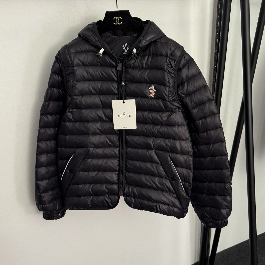 NO:943384,Model No. 20258343 Moncler* new model with sleeves detachable into a vest, double-headed zipper long-sleeved hooded down jacket, off-white, black, SML, [M size shoulder width 37, chest 108, sleeve length 64, length 63; weight 0.680kg], Moncler-clothing, Moncler, jackets & coats, down jacket, hats,19860909款号20258343 Moncler*蒙口新款 袖子可拆卸成马甲背心 双头拉链长袖连帽羽绒服外套,米白色,黑色,SML,【M码肩宽37,胸围108,袖长64,长63；重量0.680kg】,蒙口-服装,Moncler,jackets & coats,down jacket,hats,,Women's clothing