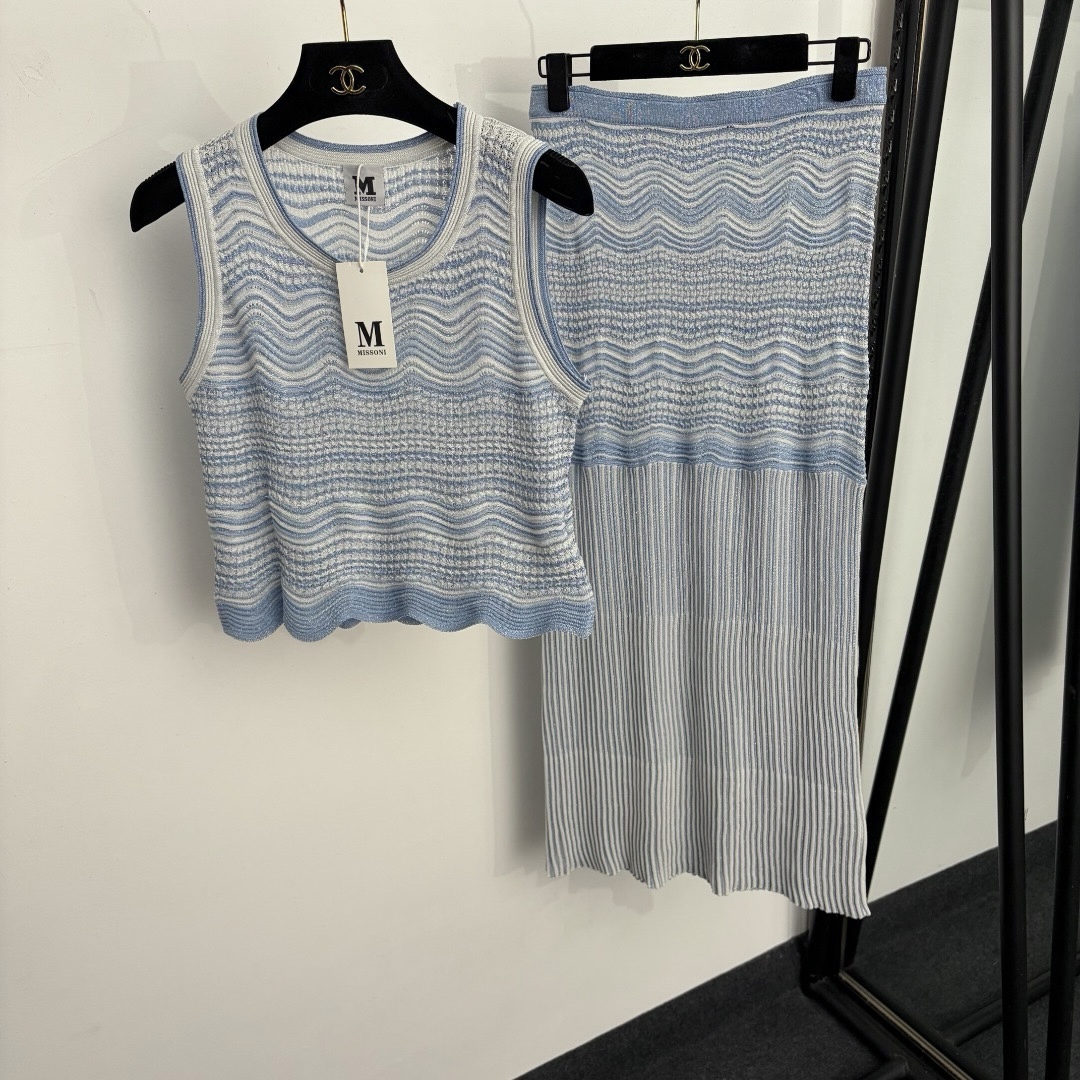 NO:922889,Model No. 20265287 Misson* new suit, bright silk blended wavy striped knitted vest + high-waisted slim knitted skirt, blue, S-XL, [M size bust 82, length 45; waist 70 stretch, length 85; weight 0.400kg], women's clothing, skirts,19860909款号20265287 Misson*新款套装,亮丝混纺波浪条纹针织背心+高腰显瘦针织半裙,蓝色,S-XL,【M码胸围82,长45；腰围70弹力,长85；重量0.400kg】,女装,skirts,,Women's clothing
