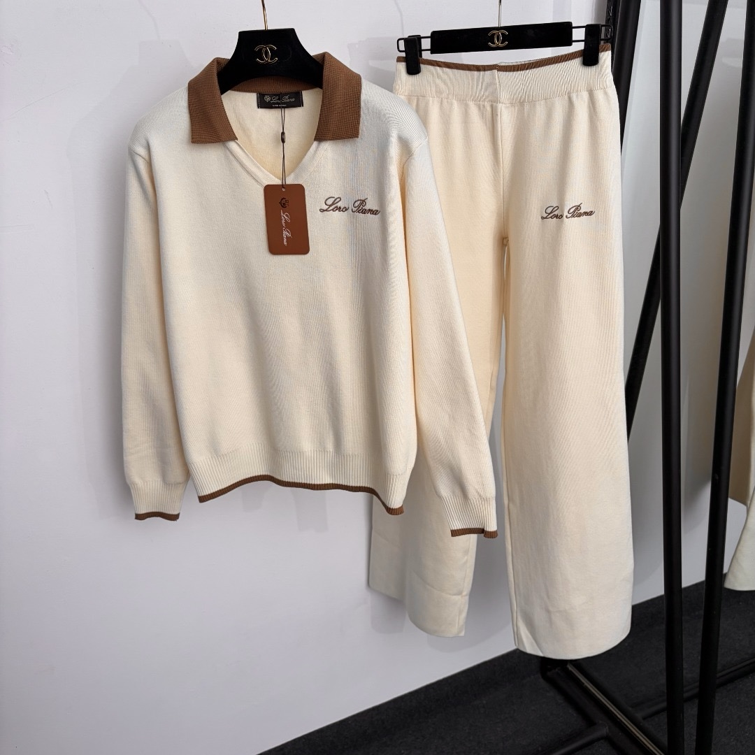 NO:943947,Model No. 20266044 Loro Piana*LP new knitted sports suit, logo embroidered letters color-blocked lapel long-sleeved sweater top + high-waisted knitted trousers, off-white, black, brown, [one size fits all shoulder width 42, bust 108, sleeve length 59, length 59; waist 64 elastic, length 104; weight 0.970kg], women's clothing, loro piana, loro piana,19860909款号20266044 Loro Piana*LP新款针织运动套装,logo刺绣字母拼色翻领长袖针织衫上衣+高腰针织长裤,米白色,黑色,咖色,【均码肩宽42,胸围108,袖长59,长59；腰围64弹力,长104；重量0.970kg】,女装,loro piana,loro piana,,Women's clothing
