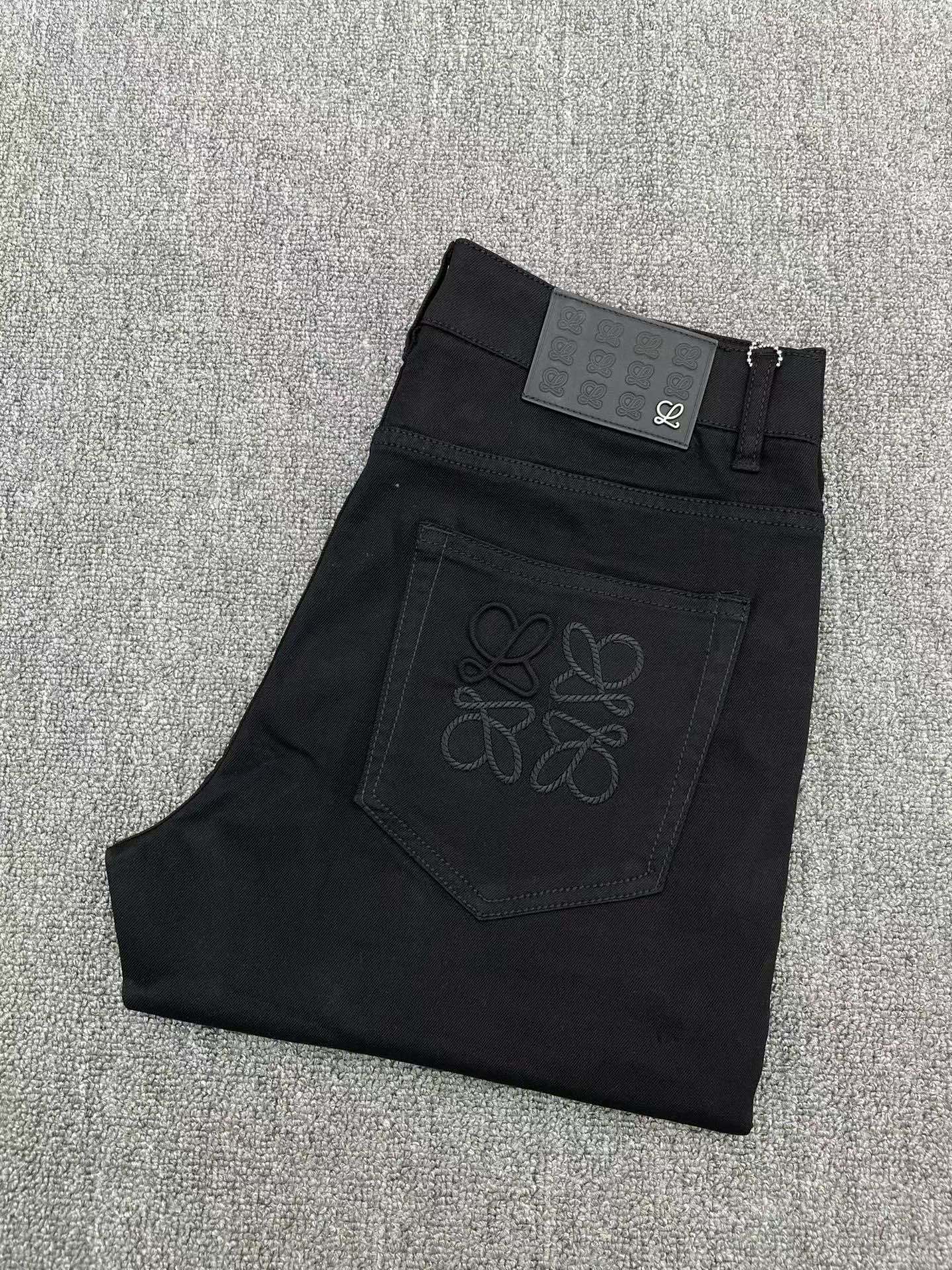 NO:906599,Luo Yiwei's high-end customization and latest jeans are sold simultaneously at the counter. Original customization. Customer-supplied hardware accessories. Original quality. Imported solid-color denim elastic fabric. Heavy washing. Fine workmanship and routing. Excellent upper body!  Preferred items .……………………………………………………………… Size29-38,,loewe,jeans,19860909罗意威高端定制、最新款牛仔裤 柜台同步发售 原版定制 客供五金辅料 原单品质 进口固色牛仔弹力面料 重工洗水 做工走线精细 上身绝佳！优选单品 .…………………………………………………… Size29-38,,loewe,jeans,,Men's clothing