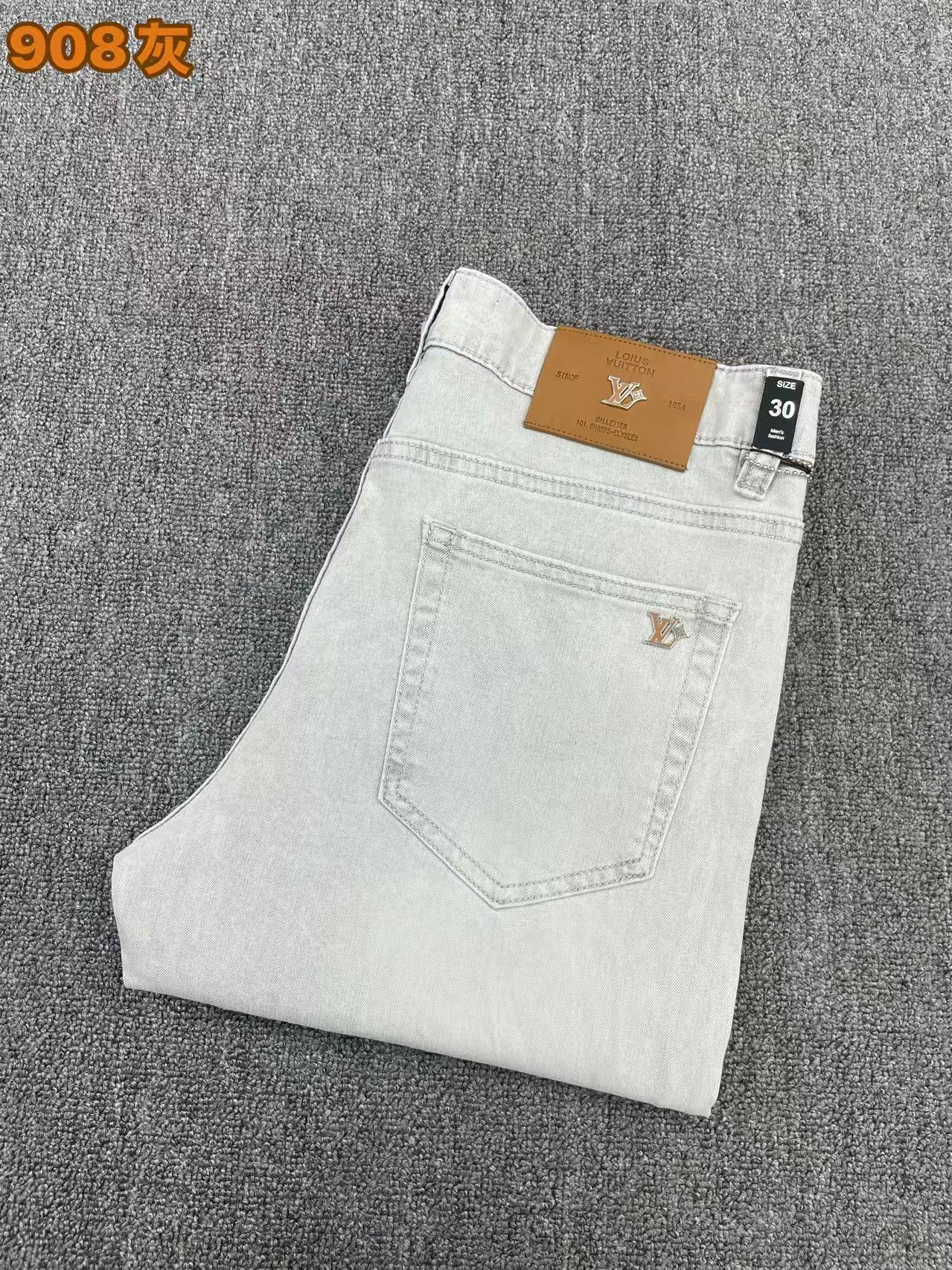 NO:906697,LV high-end customization, the latest jeans, sold simultaneously at the counter, original customization, customer-supplied hardware accessories, original quality, imported solid-color denim elastic fabric, heavy washing, fine workmanship, and excellent upper body!  Preferred items……………………………………………………………… Size29-38,,louis vuitton,jeans,19860909LV 高端定制、最新款牛仔裤 柜台同步发售 原版定制 客供五金辅料 原单品质 进口固色牛仔弹力面料 重工洗水 做工走线精细 上身绝佳！优选单品 …………………………………………………… Size29-38,,louis vuitton,jeans,,Men's clothing