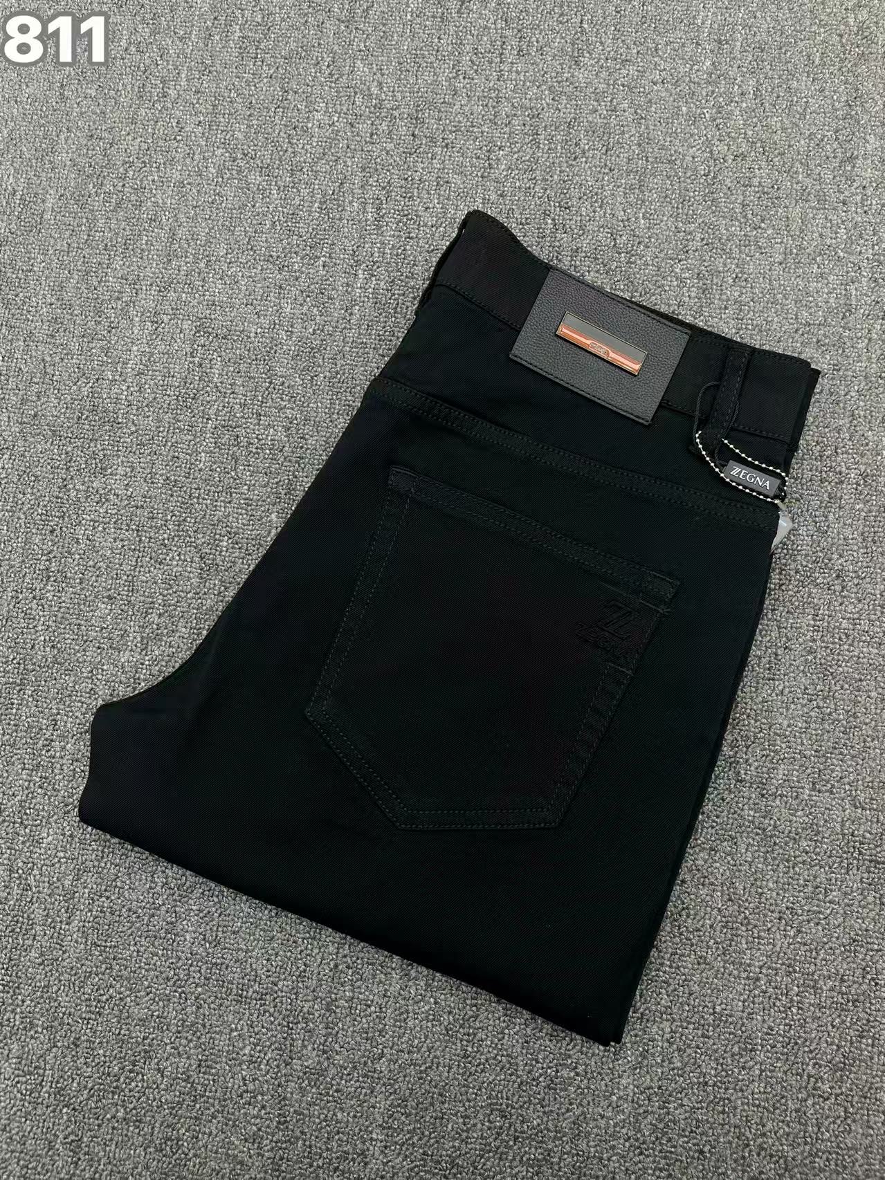 NO:937186,Ermenegildo Zegna's high-end customization, the latest jeans for early autumn 2026, are available simultaneously at the counter. Original customization. Customer-supplied hardware accessories. Original quality. Imported solid-color denim elastic fabric. Heavy washing. Fine workmanship and routing. Excellent upper body!  The preferred items are complete in three sizes.…………………………………………………… Size29-38,,zegna,jeans,19860909杰尼亚 高端定制、2026早秋最新款牛仔裤 柜台同步发售 原版定制 客供五金辅料 原单品质 进口固色牛仔弹力面料 重工洗水 做工走线精细 上身绝佳！优选单品 三标齐全.…………………………………………………… Size29-38,,zegna,jeans,,Men's clothing
