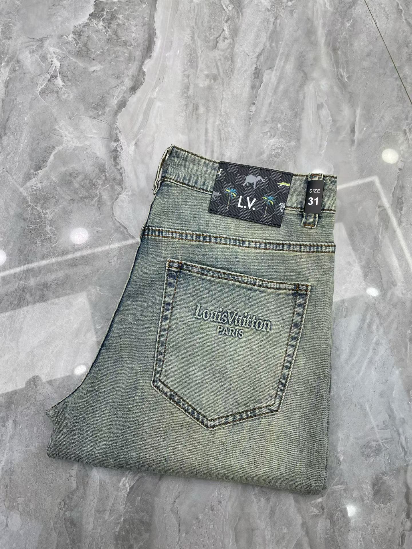 NO:932886,LV high-end customization, the latest jeans, sold simultaneously at the counter, original customization, customer-supplied hardware accessories, original quality, imported solid-color denim elastic fabric, heavy washing, fine workmanship, and excellent upper body!  The preferred items are complete with three standards.……………………………………………… Size29-38,,louis vuitton,jeans,19860909LV 高端定制、最新款牛仔裤 柜台同步发售 原版定制 客供五金辅料 原单品质 进口固色牛仔弹力面料 重工洗水 做工走线精细 上身绝佳！优选单品 三标齐全.…………………………………………………… Size29-38,,louis vuitton,jeans,,Men's clothing