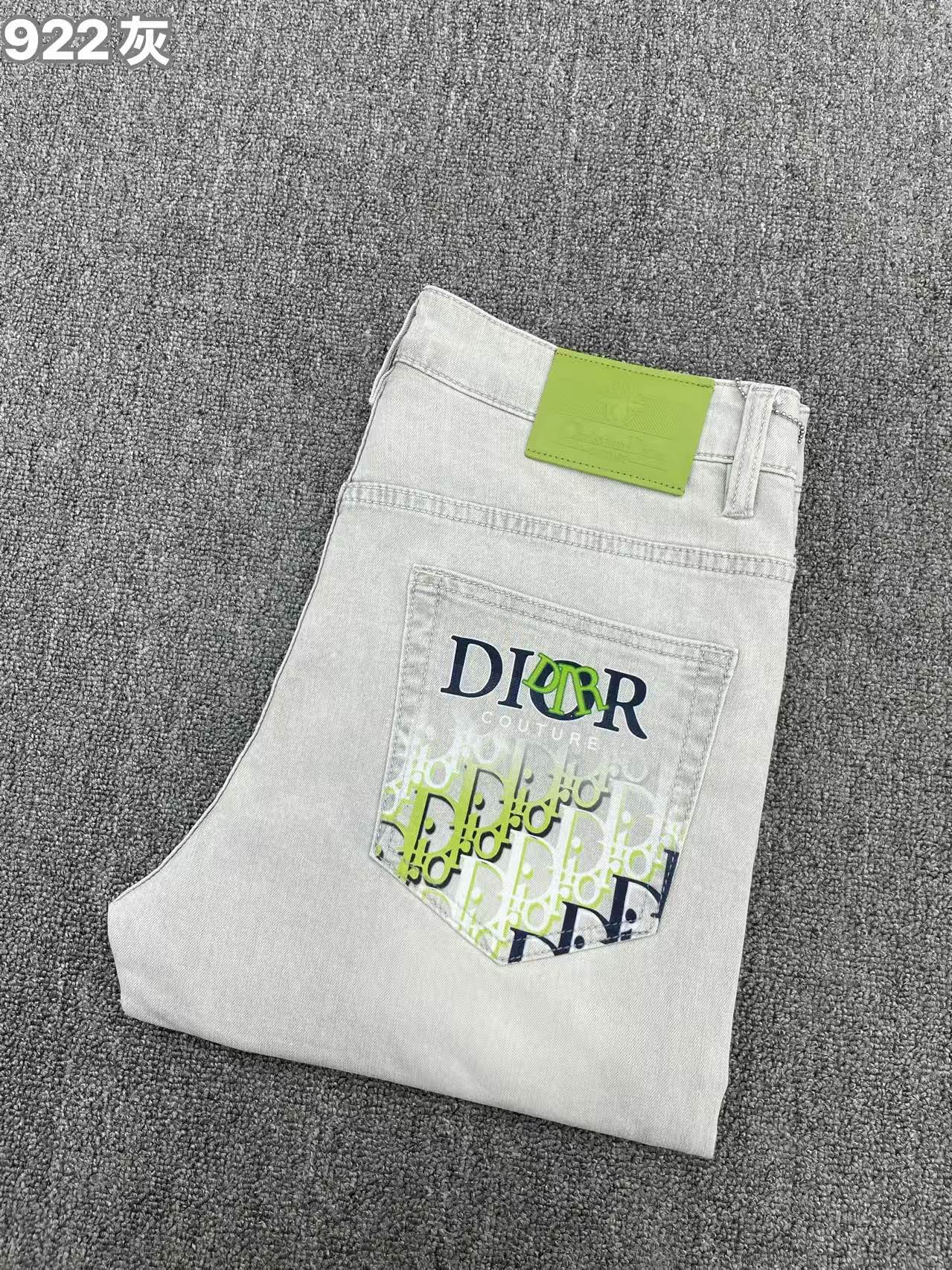 NO:932899,Dior's high-end customization, the latest jeans for early spring 2026, are available simultaneously at the counter. Original custom-made replicas. Customer-supplied hardware accessories. Original quality. Imported denim fabric with high elasticity. Heavy washing. Fine workmanship. Excellent upper body!  Preferred items Size: 29-38, dior, jeans,19860909迪奥 高端定制、2026早春最新款牛仔裤 柜台同步发售 原版定制复刻 客供五金辅料 原单品质 进口牛仔面料高弹力 重工洗水 做工走线精细 上身绝佳！优选单品 码数: 29-38,,dior,jeans,,Men's clothing