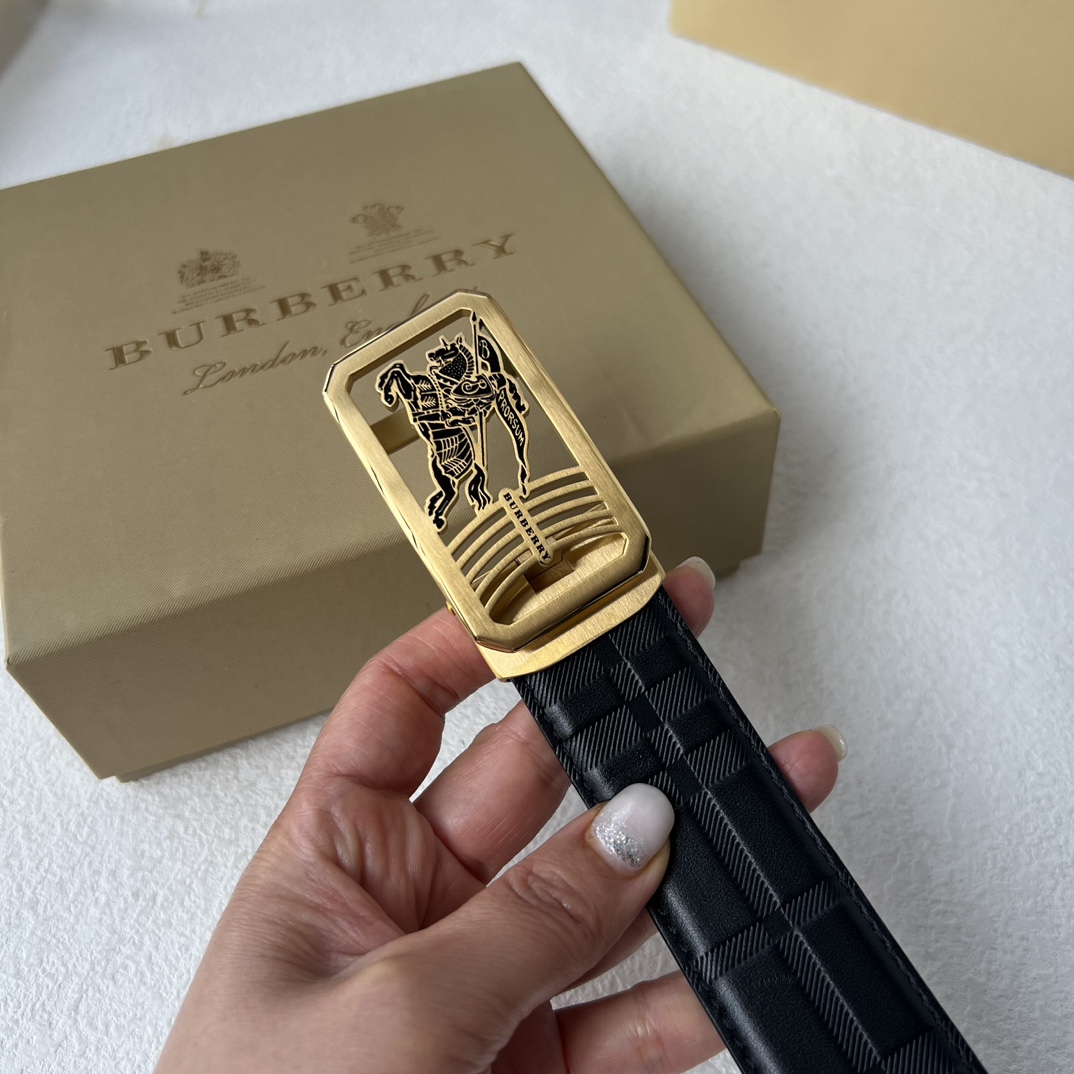 巴宝莉新款进口小牛皮手感细腻柔软搭配纯钢自动精品钢扣