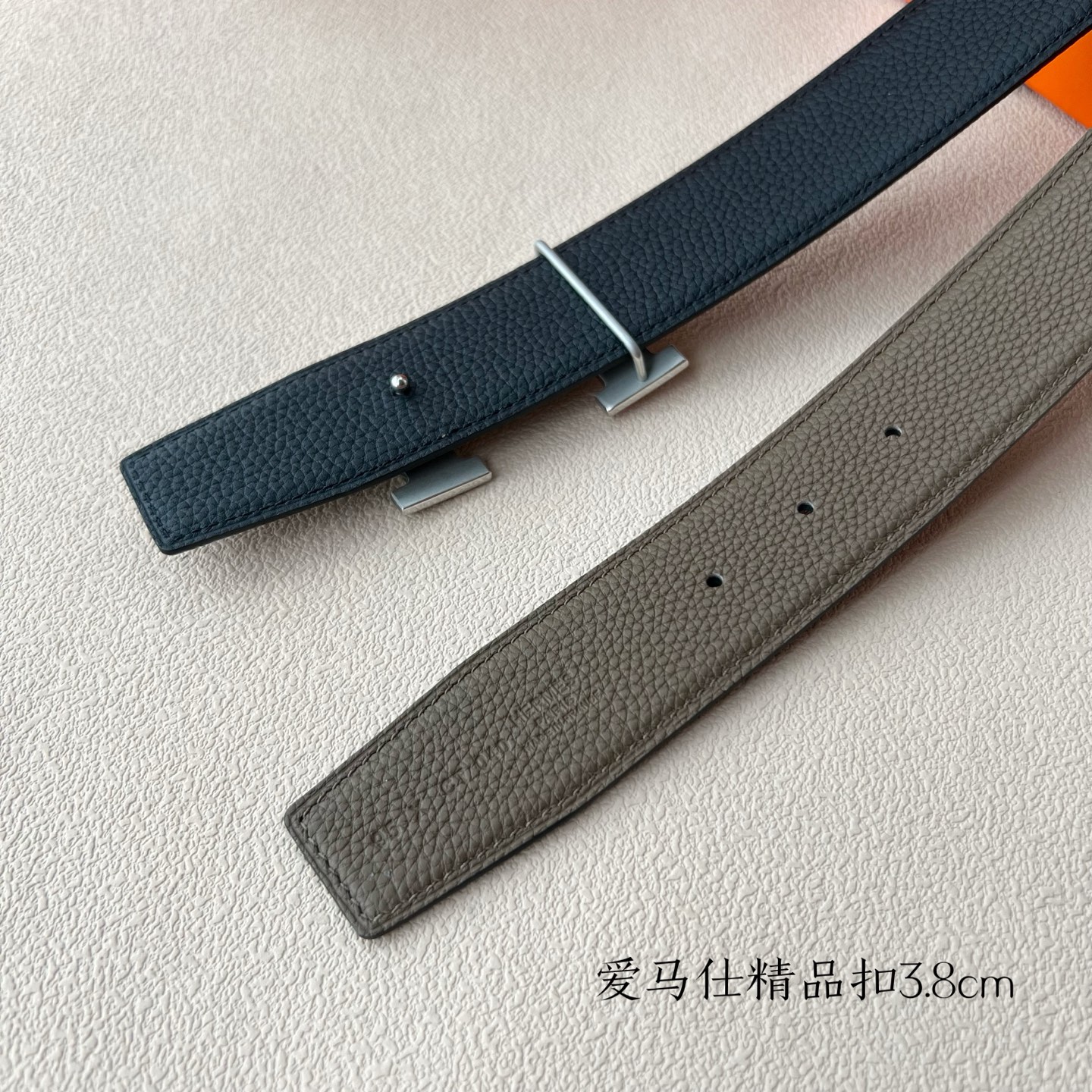 【爱马仕】双面进口小牛皮，搭配精品扣，宽度3.8cm，时尚大方，百搭单品。