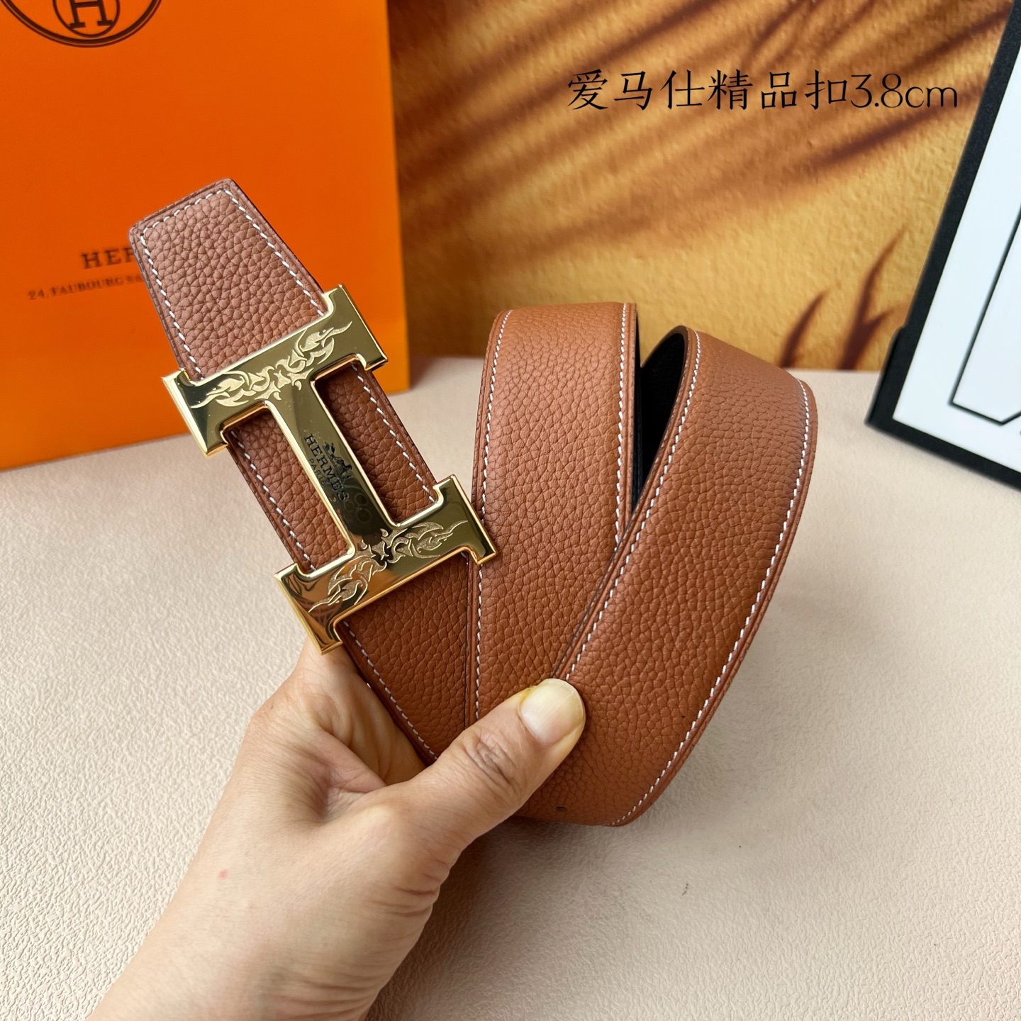 【爱马仕】双面进口小牛皮，搭配精品扣，宽度3.8cm，时尚大方，百搭单品。