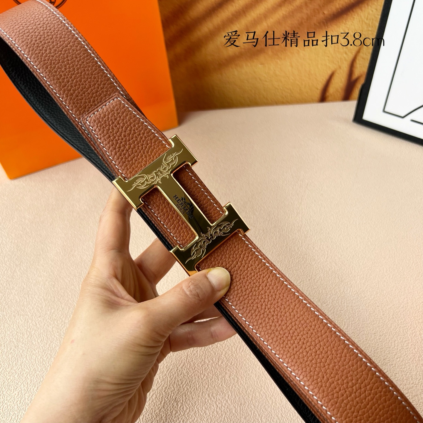 【爱马仕】双面进口小牛皮，搭配精品扣，宽度3.8cm，时尚大方，百搭单品。