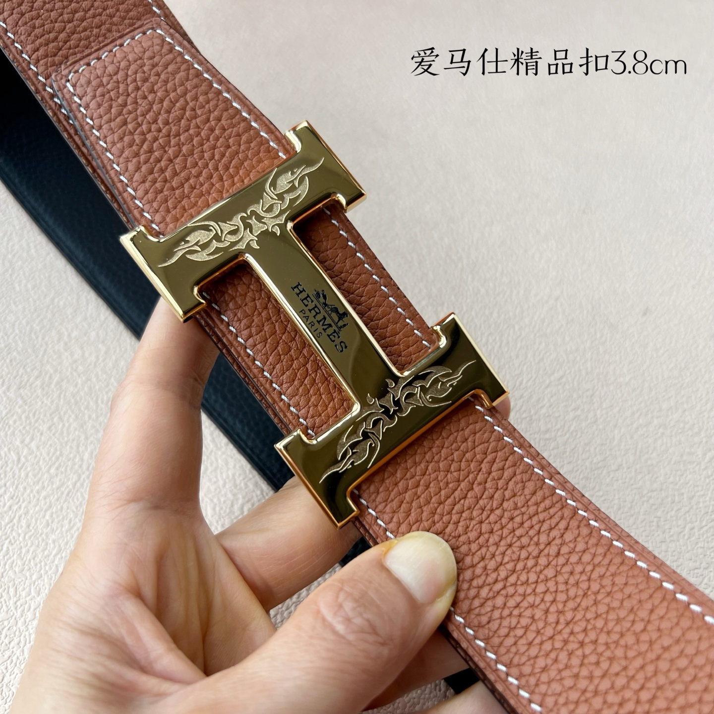 【爱马仕】双面进口小牛皮，搭配精品扣，宽度3.8cm，时尚大方，百搭单品。