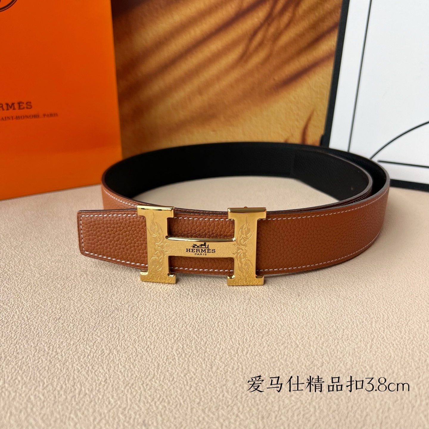 【爱马仕】双面进口小牛皮，搭配精品扣，宽度3.8cm，时尚大方，百搭单品。