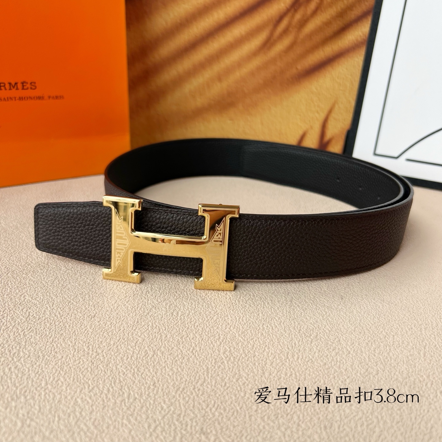 【爱马仕】双面进口小牛皮，搭配精品扣，宽度3.8cm，时尚大方，百搭单品。