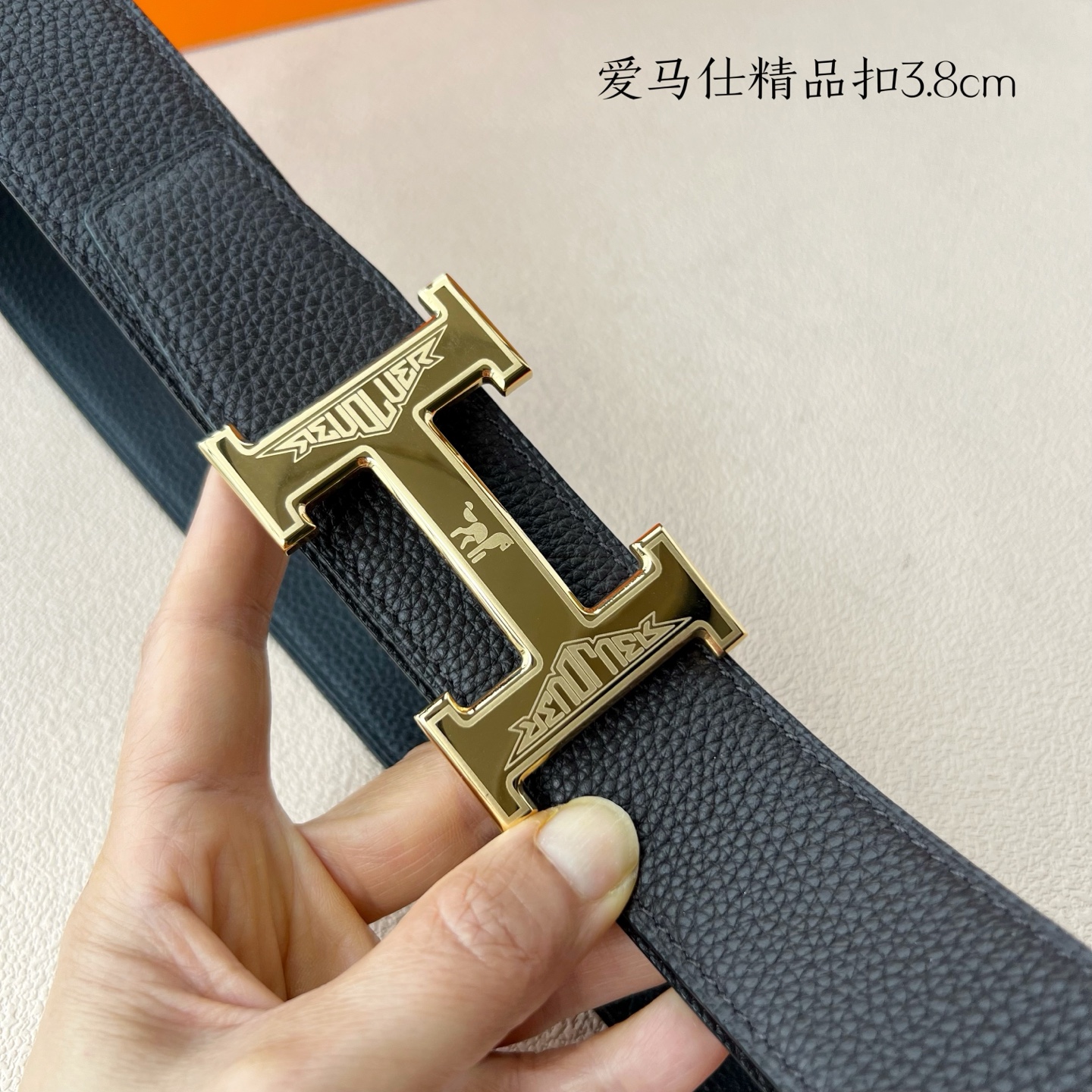 【爱马仕】双面进口小牛皮，搭配精品扣，宽度3.8cm，时尚大方，百搭单品。