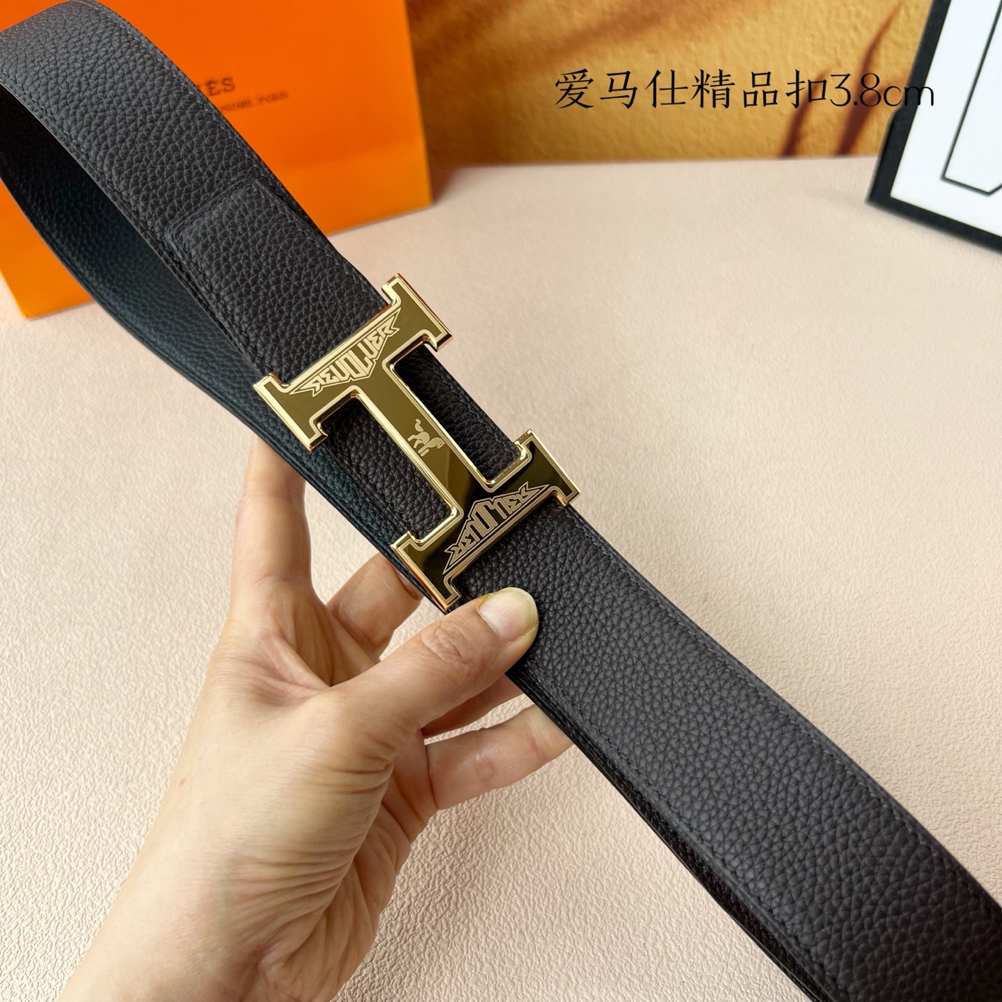 【爱马仕】双面进口小牛皮，搭配精品扣，宽度3.8cm，时尚大方，百搭单品。