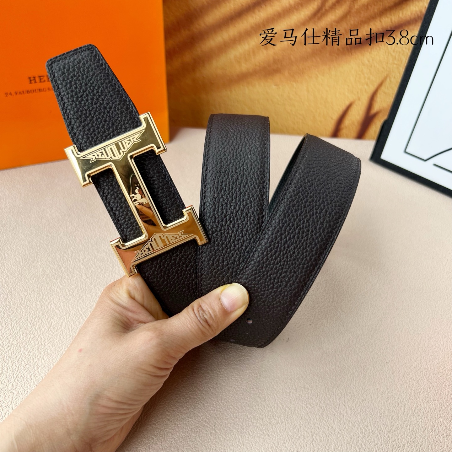 【爱马仕】双面进口小牛皮，搭配精品扣，宽度3.8cm，时尚大方，百搭单品。