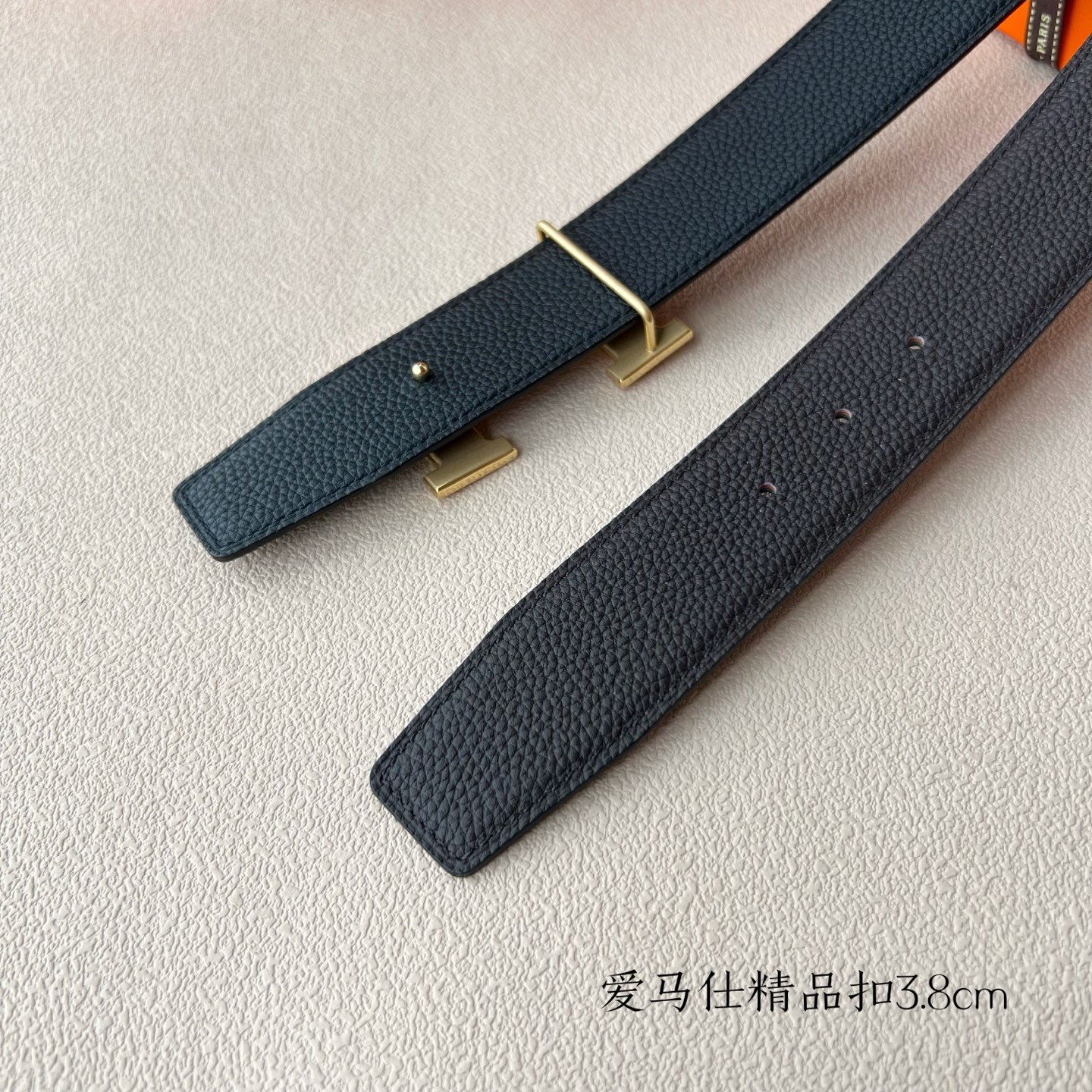【爱马仕】双面进口小牛皮，搭配精品扣，宽度3.8cm，时尚大方，百搭单品。
